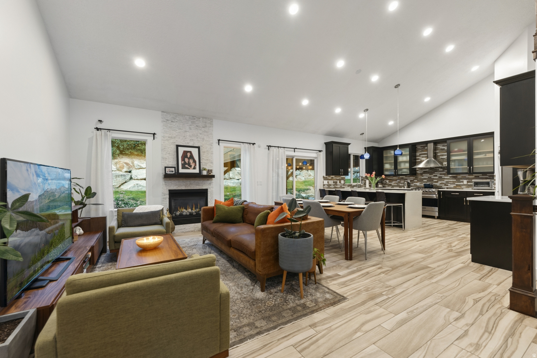 FARMINGTON MANORS - Residential
