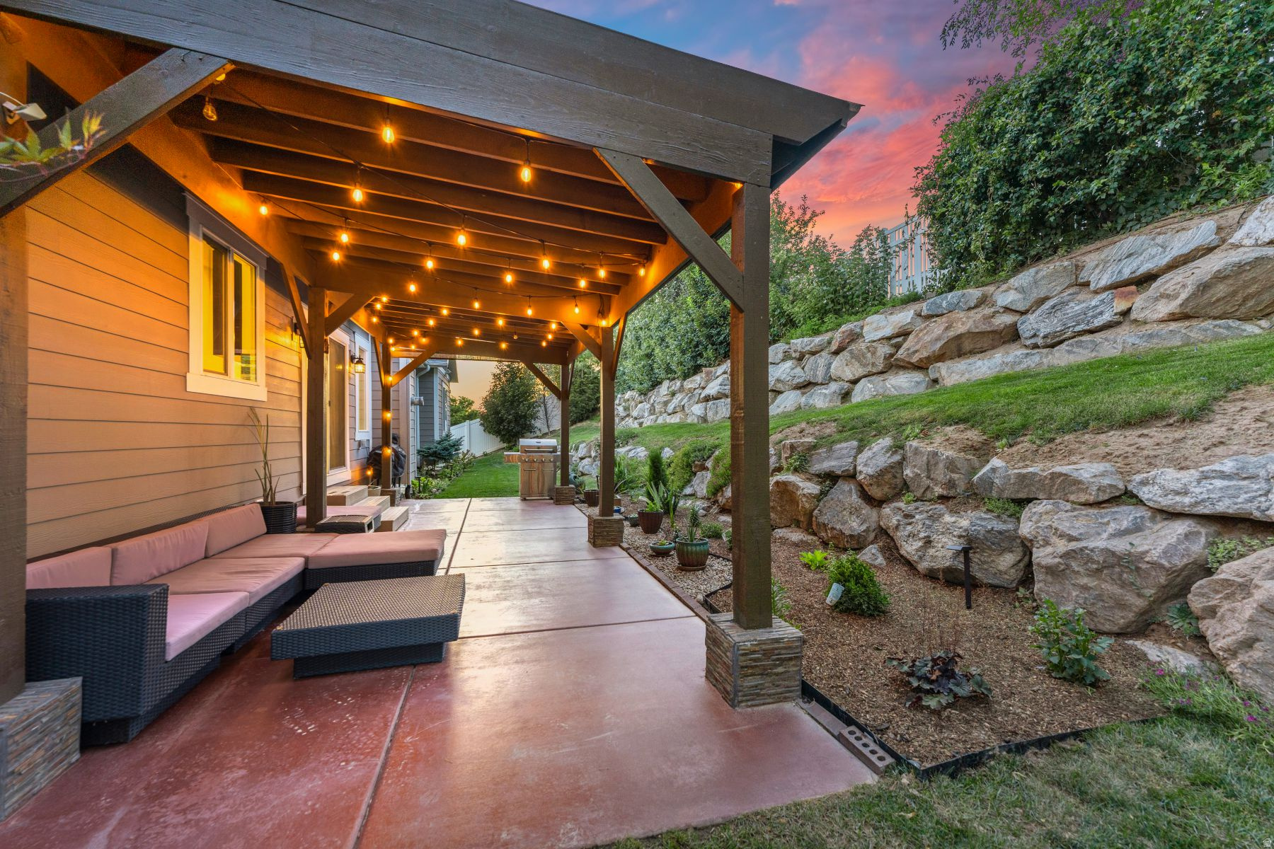 FARMINGTON MANORS - Residential