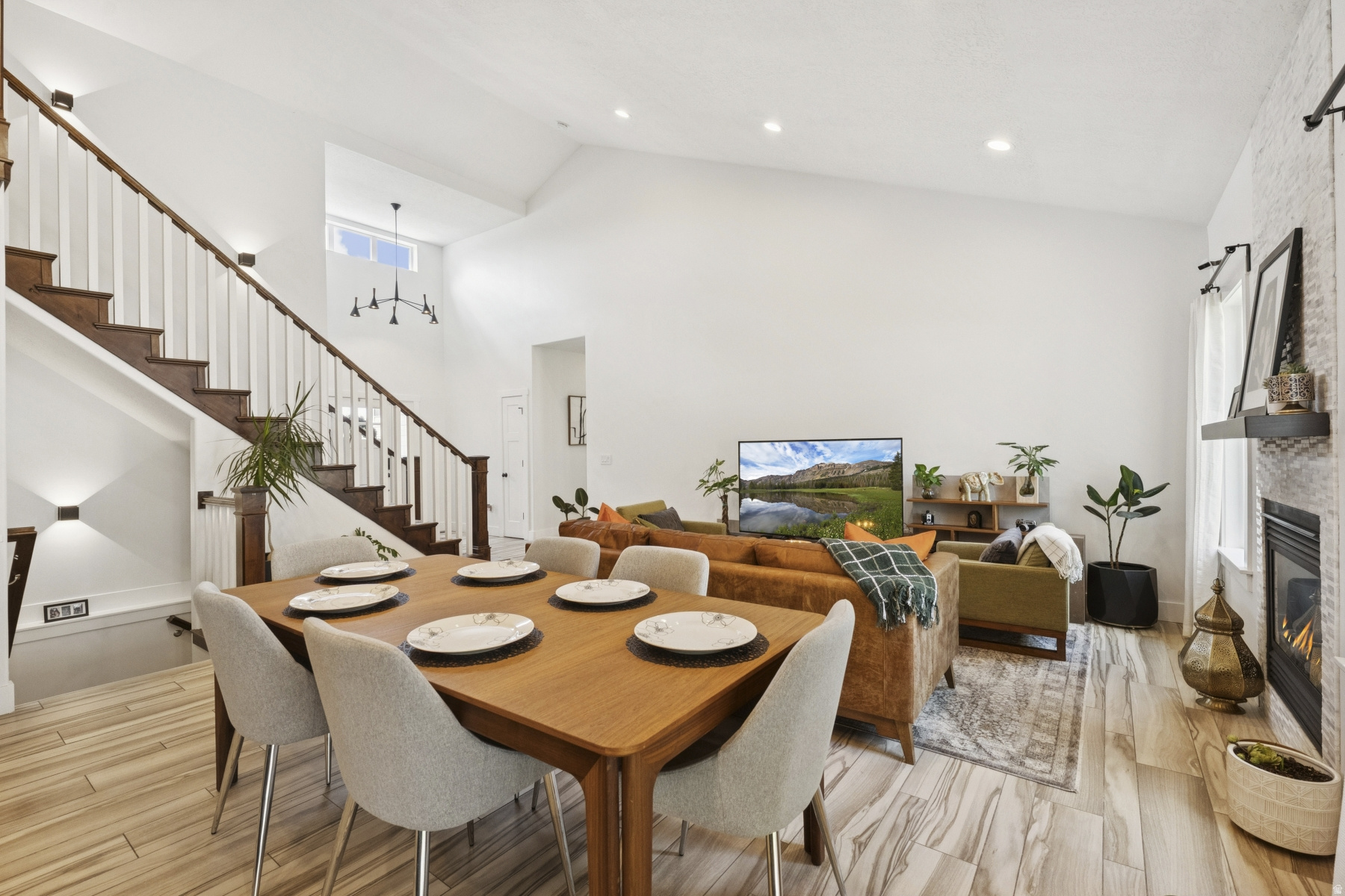 FARMINGTON MANORS - Residential