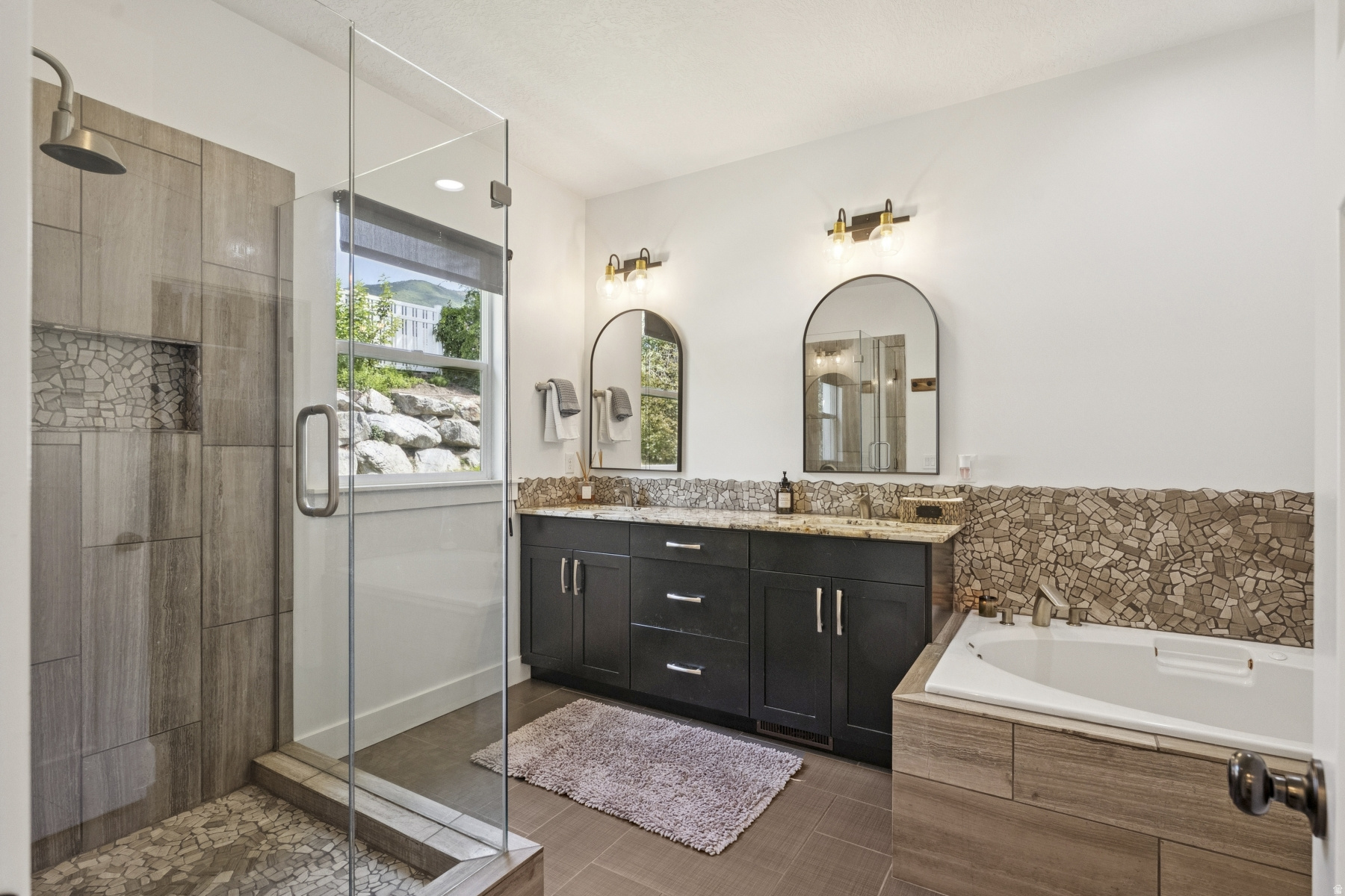 FARMINGTON MANORS - Residential