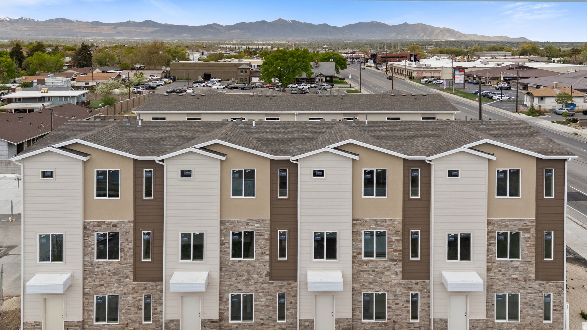 LATITUDE 40 - Residential