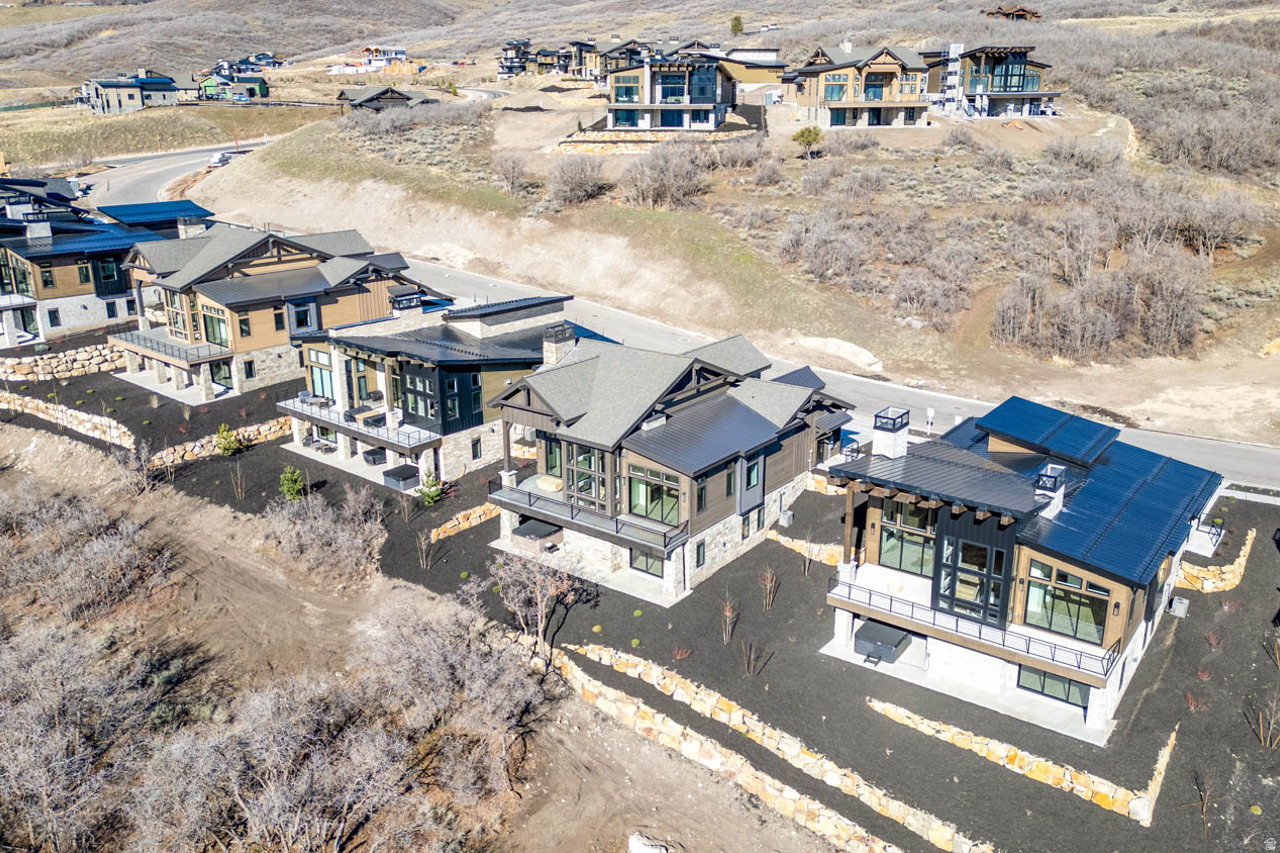 AMANTI LAGO - Residential