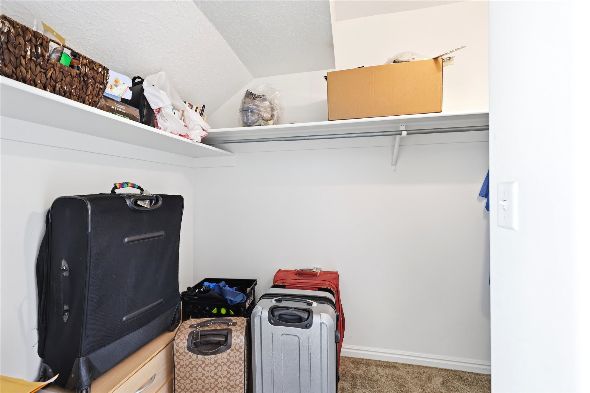 ABBY CONDO - Residential