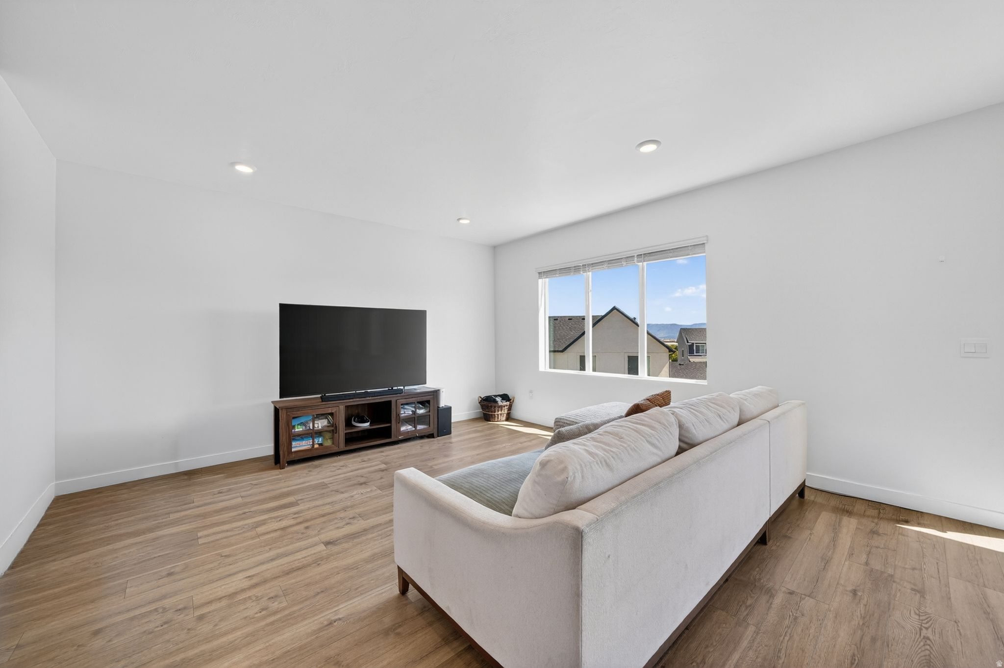 GATEWAY TO LITTLE VALLEY - Residential