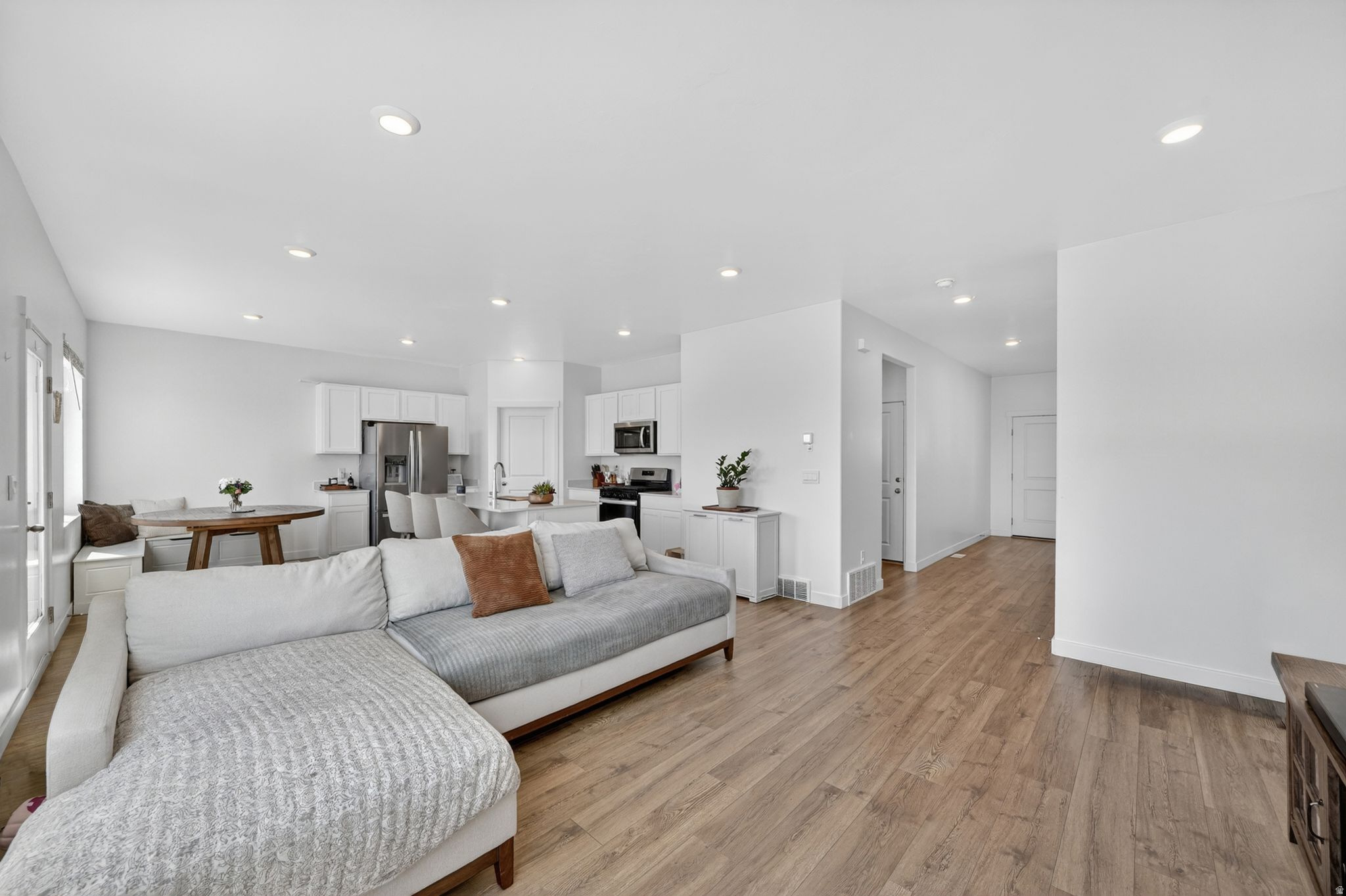 GATEWAY TO LITTLE VALLEY - Residential