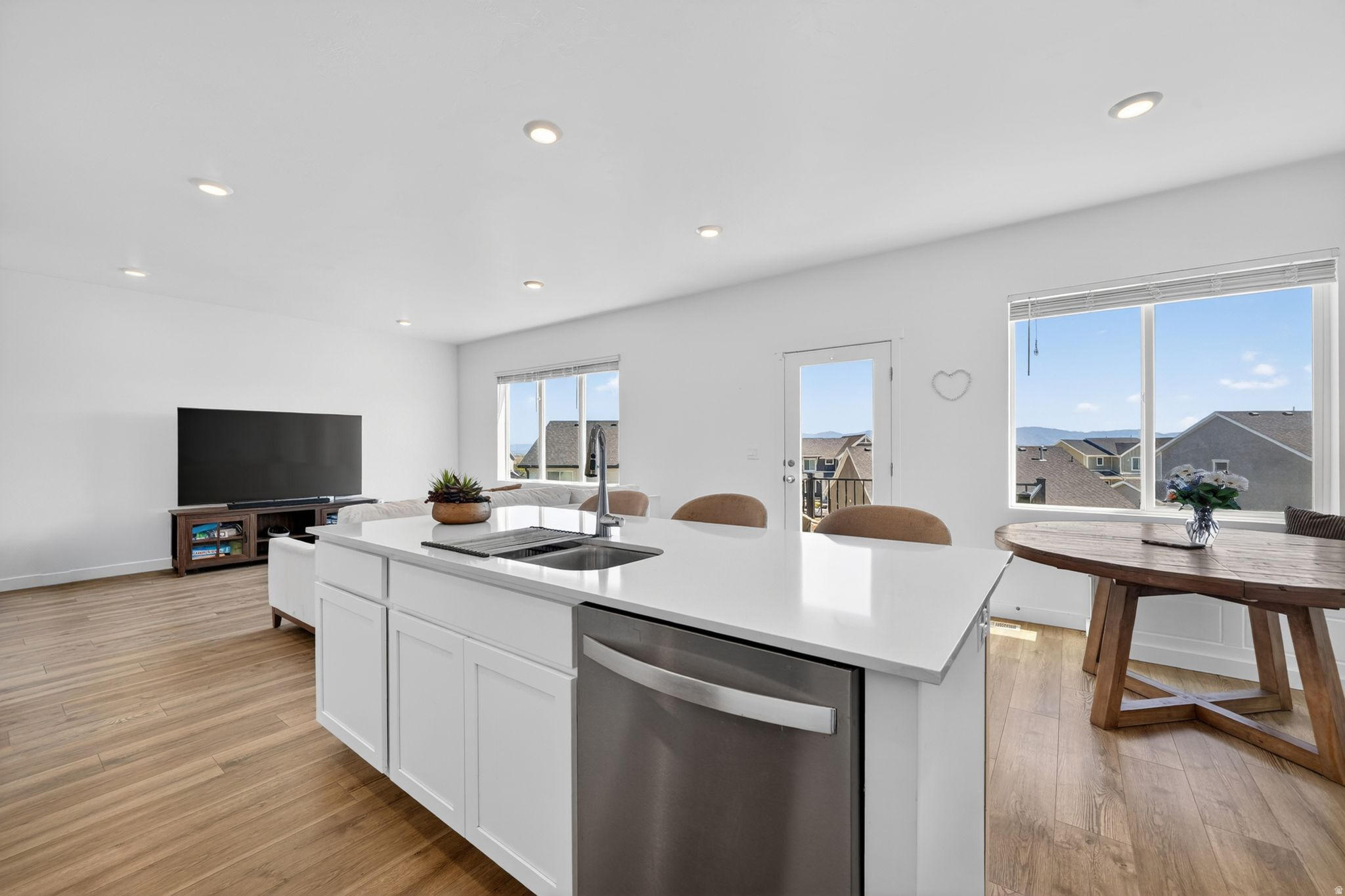 GATEWAY TO LITTLE VALLEY - Residential