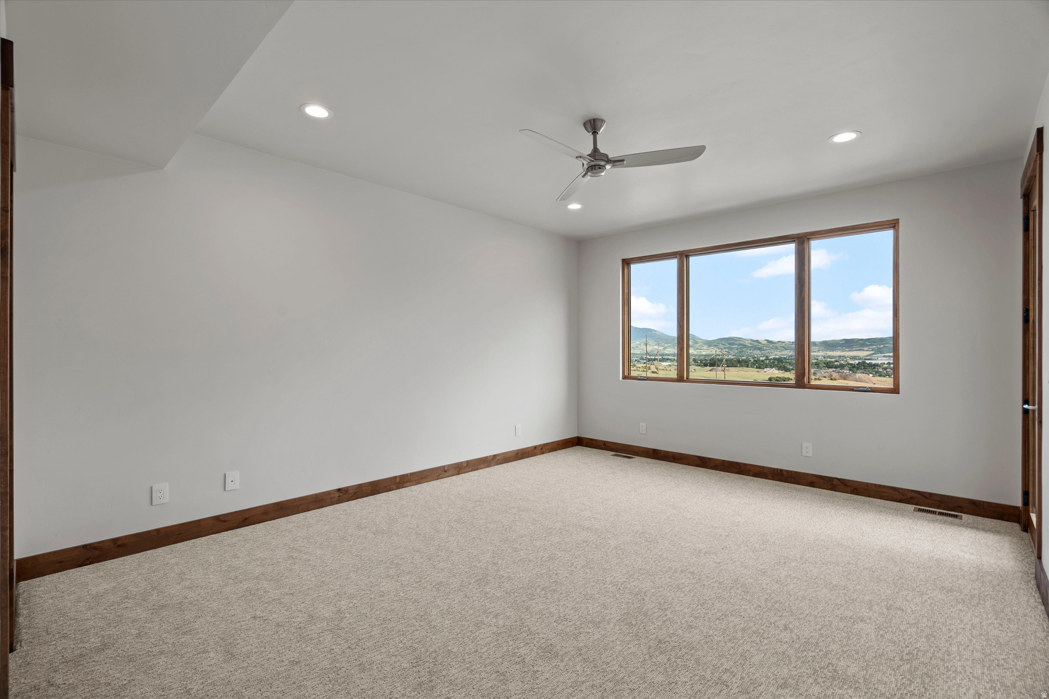 THE RIDGE TOWNHOMES - Residential
