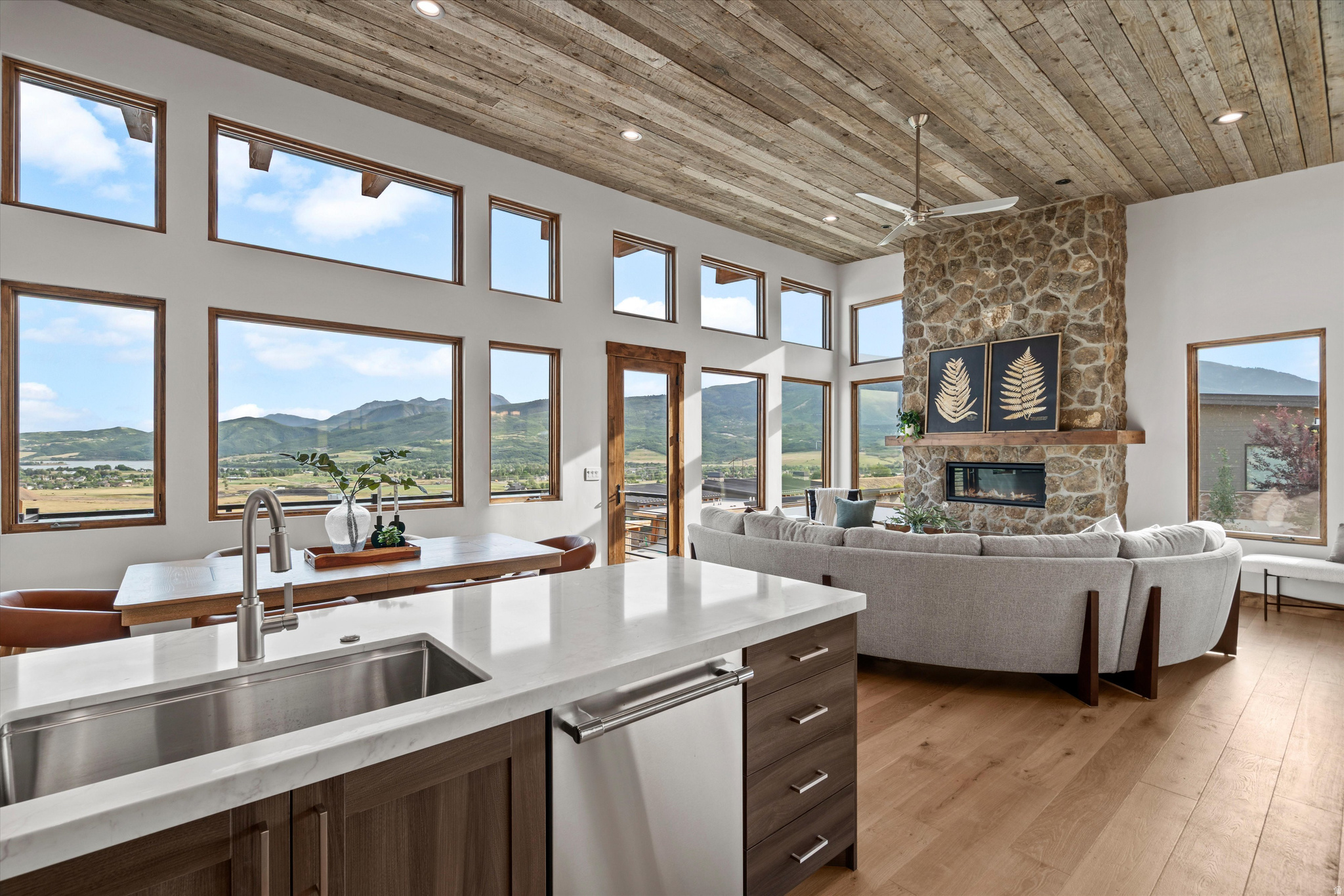 THE RIDGE TOWNHOMES - Residential