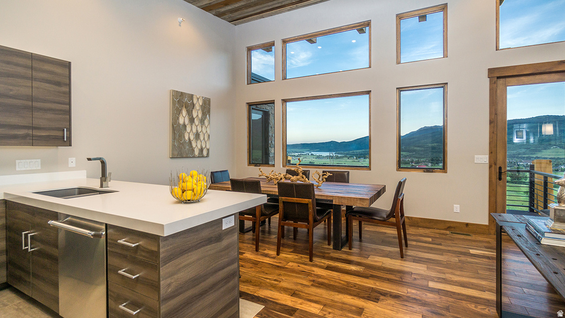 THE RIDGE TOWNHOMES - Residential