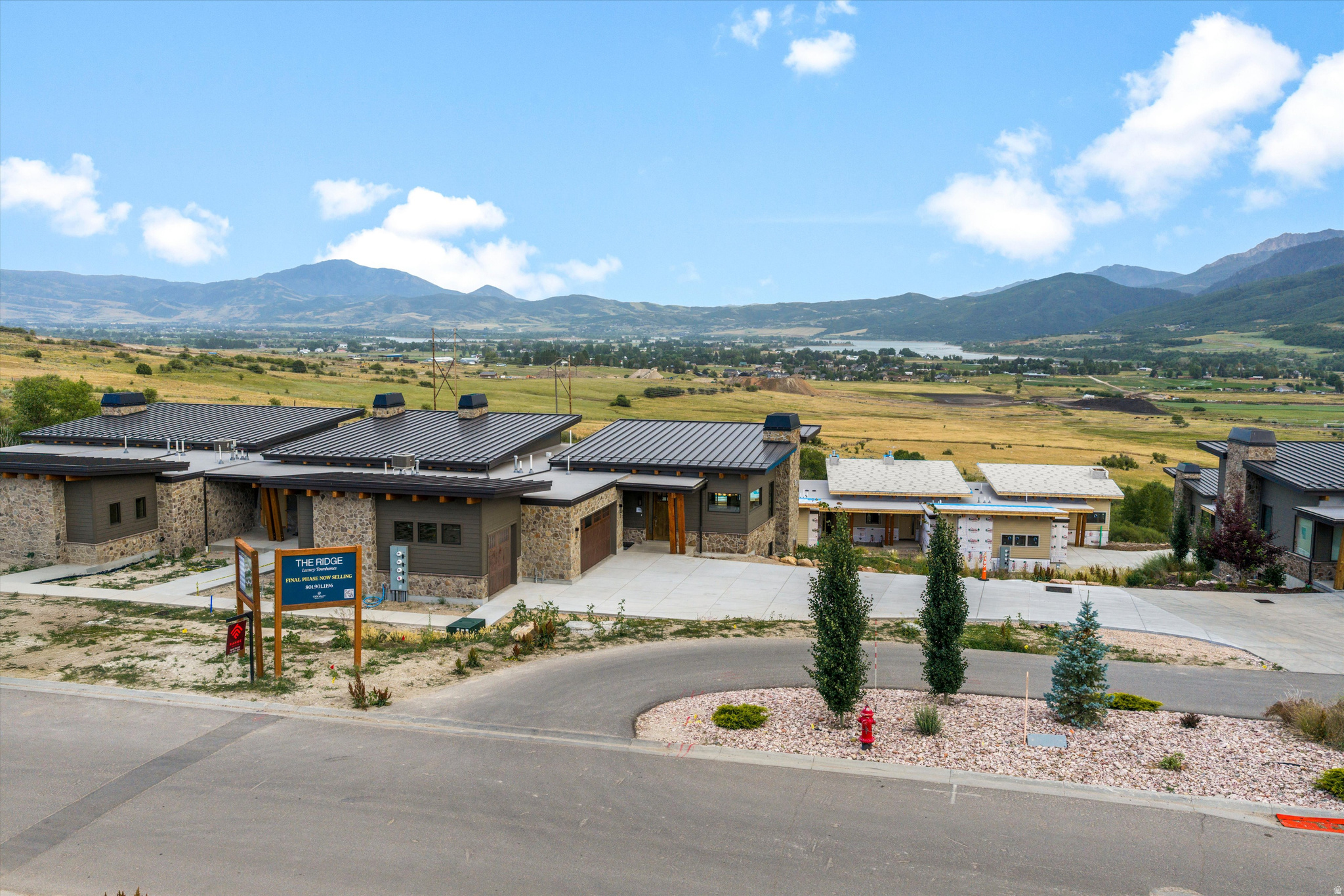 THE RIDGE TOWNHOMES - Residential