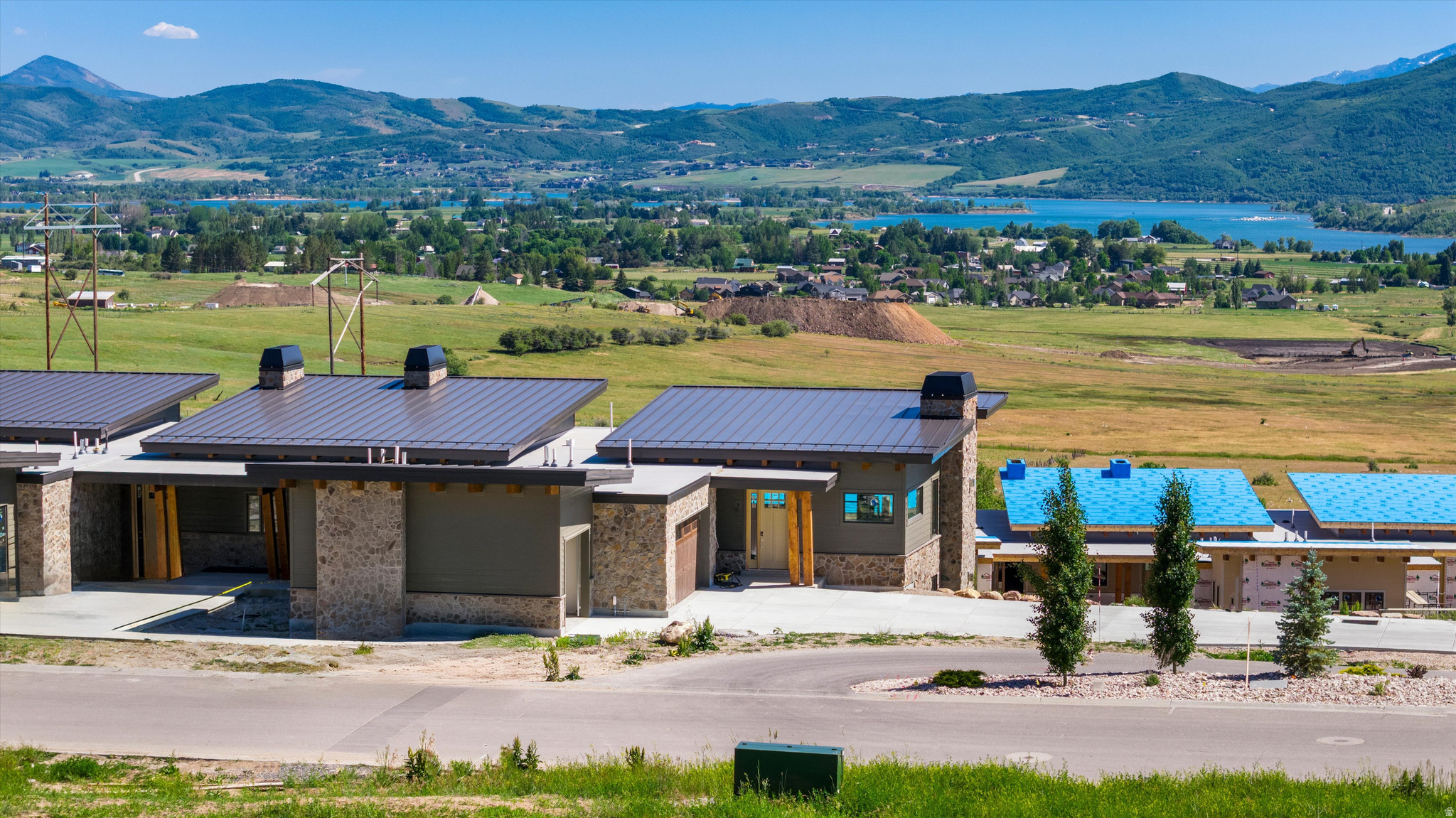 THE RIDGE TOWNHOMES - Residential