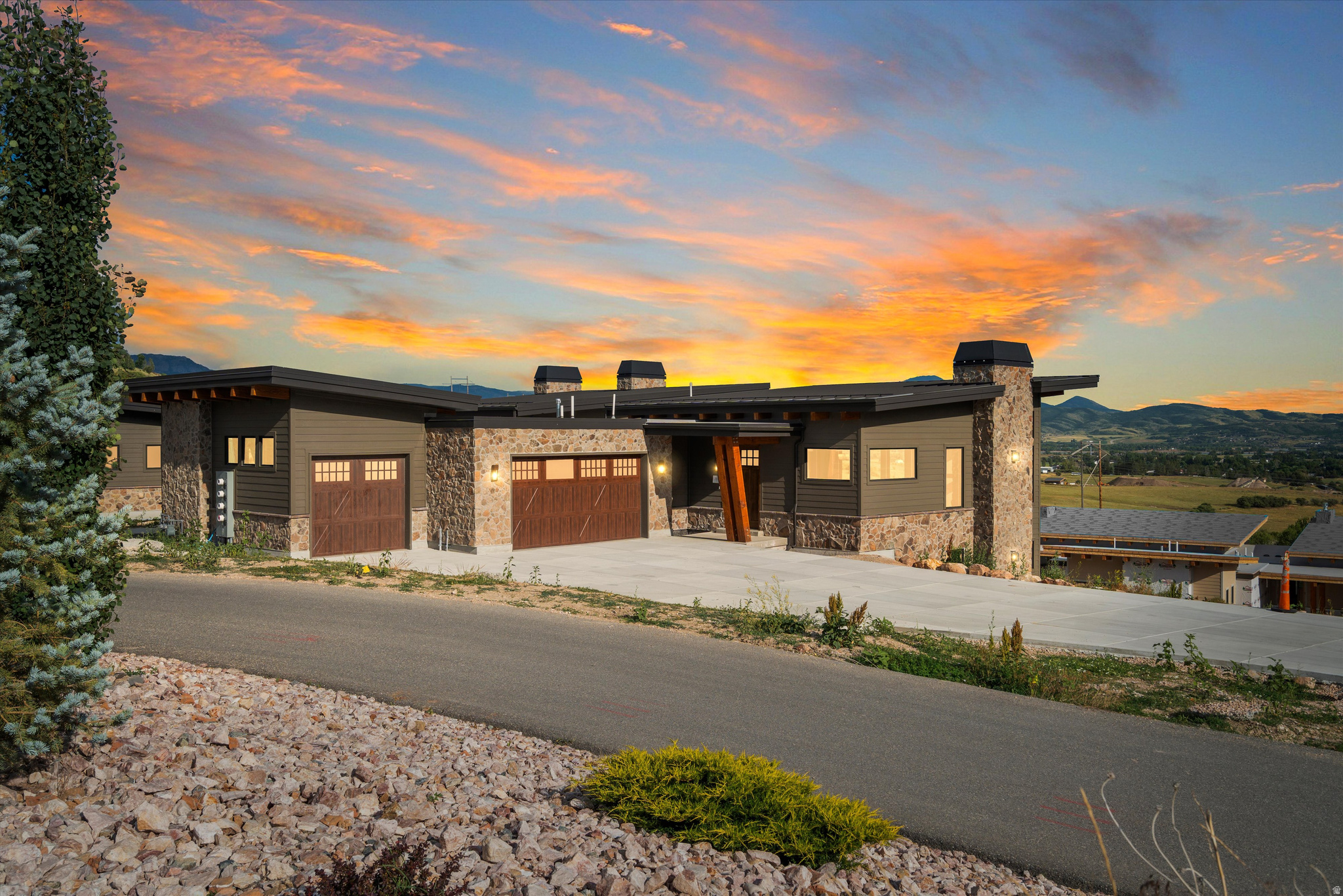 THE RIDGE TOWNHOMES - Residential