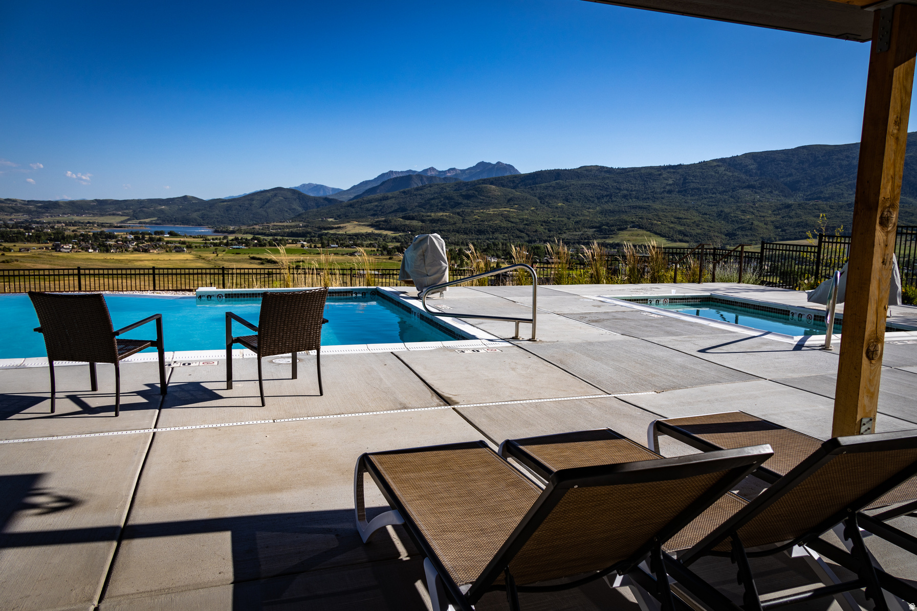 THE RIDGE TOWNHOMES - Residential