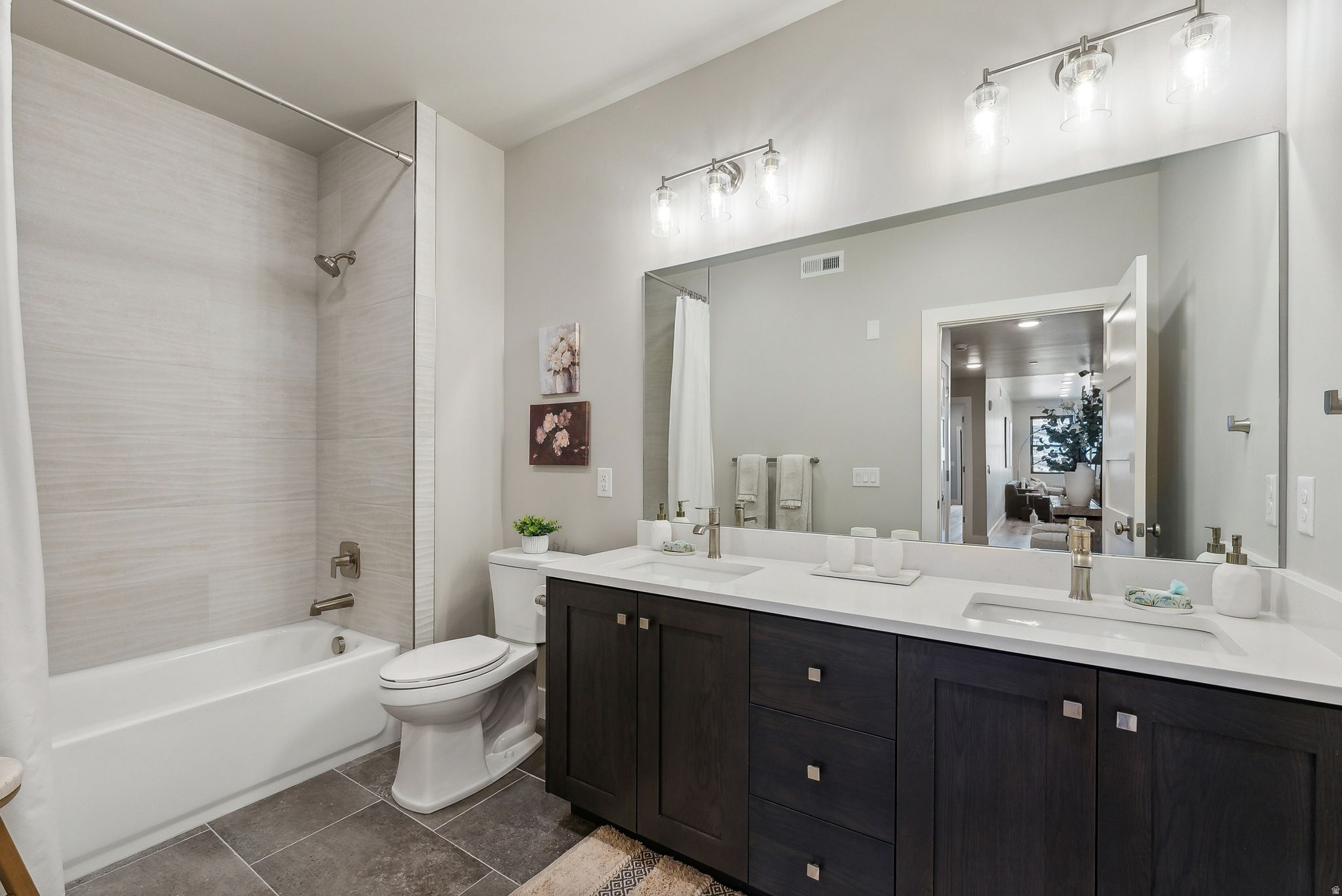 MAYFLOWER LAKESIDE - Residential