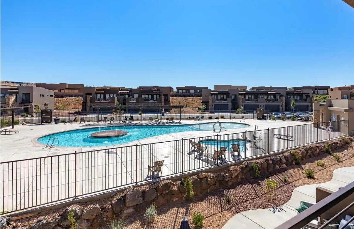 ESCAPES AT THE LEDGES PH 5 - Residential