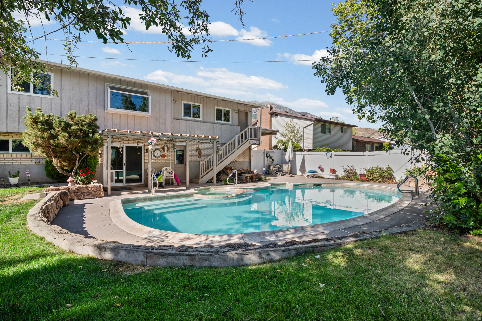 MOUNTAIN GREEN - Residential