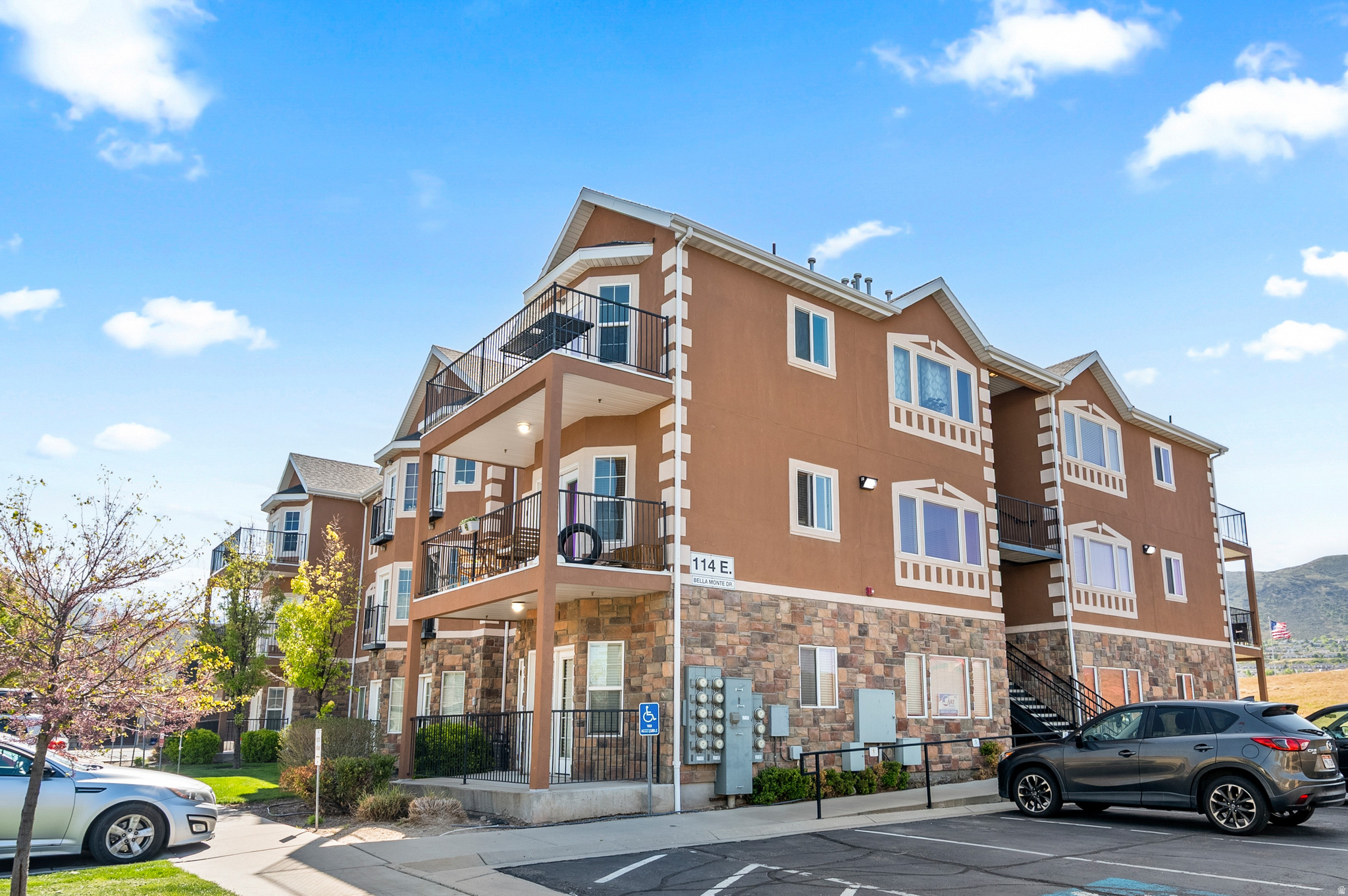 Beautiful and well-maintained condo located at 114 E Bella Monte Dr Unit 1, offering low-maintenance living in a desirable location. This inviting home features a functional layout, comfortable living spaces, and convenient access to local amenities. HOA fees include exterior maintenance, landscaping, and more - plus Google Fiber internet is available for installation and included in the HOA, providing fast, reliable connectivity for work, streaming, and everyday living. Electric washer and dryer are also included, making this home truly move-in ready. A fantastic opportunity for easy, modern living.