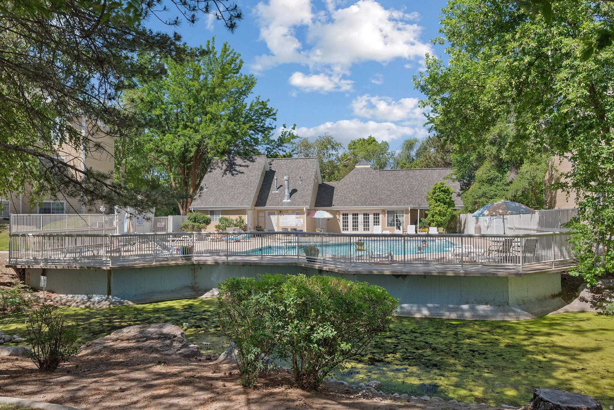 WATERSIDE CONDMN - Residential