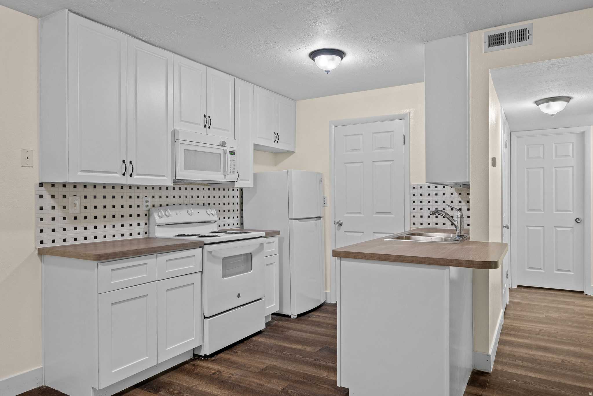 WATERSIDE CONDMN - Residential