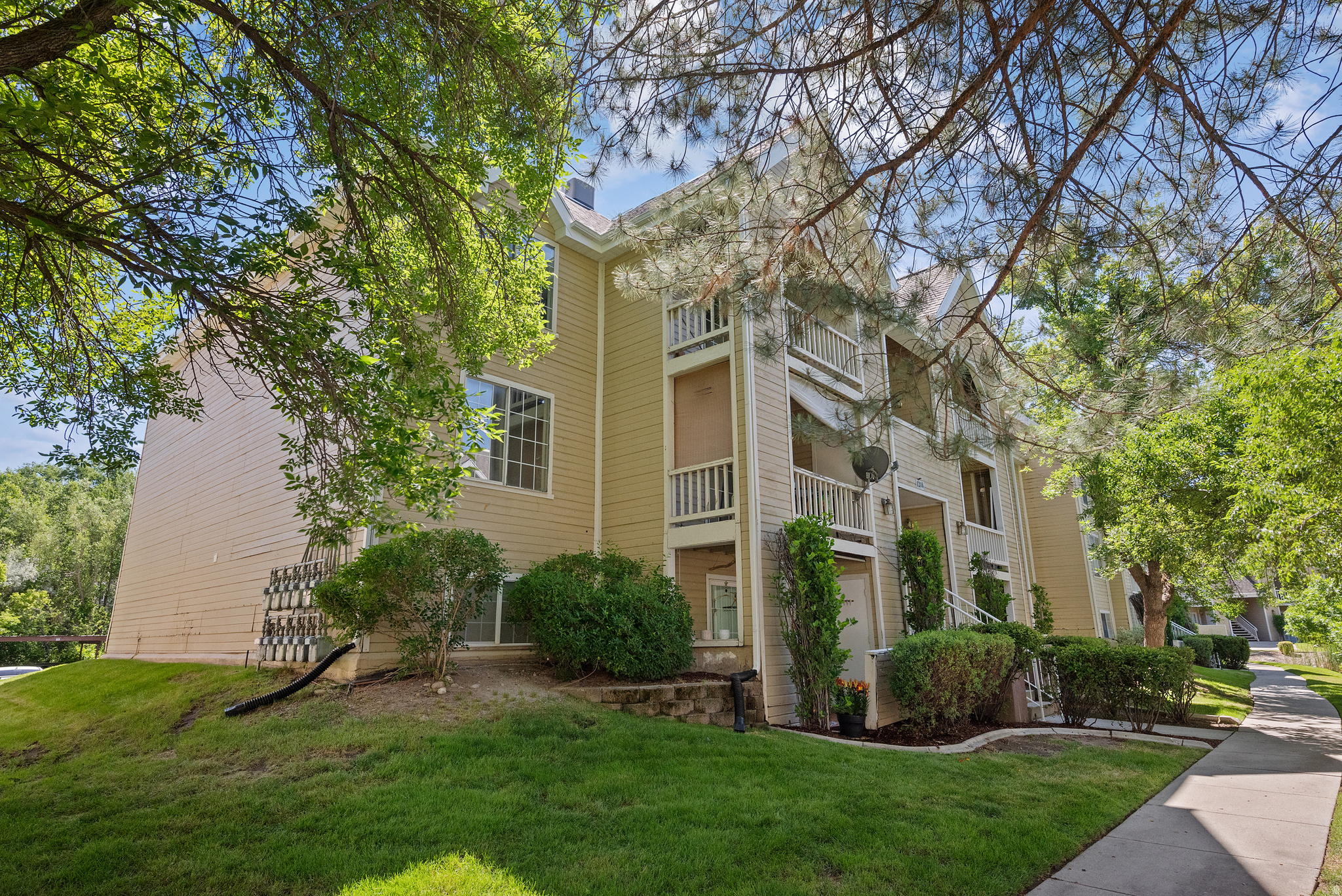 WATERSIDE CONDMN - Residential