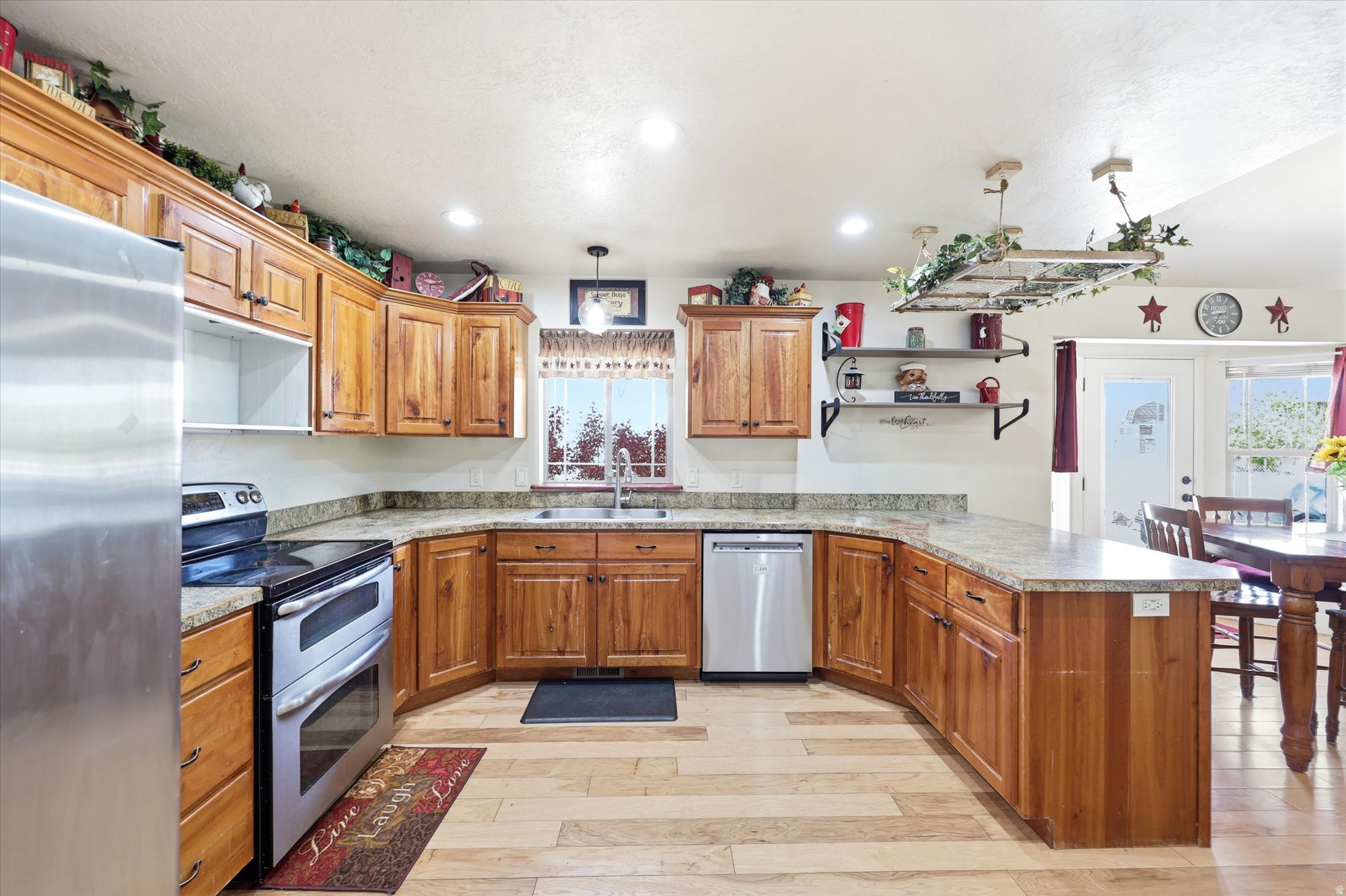 LAKE VIEW ESTATES - Residential
