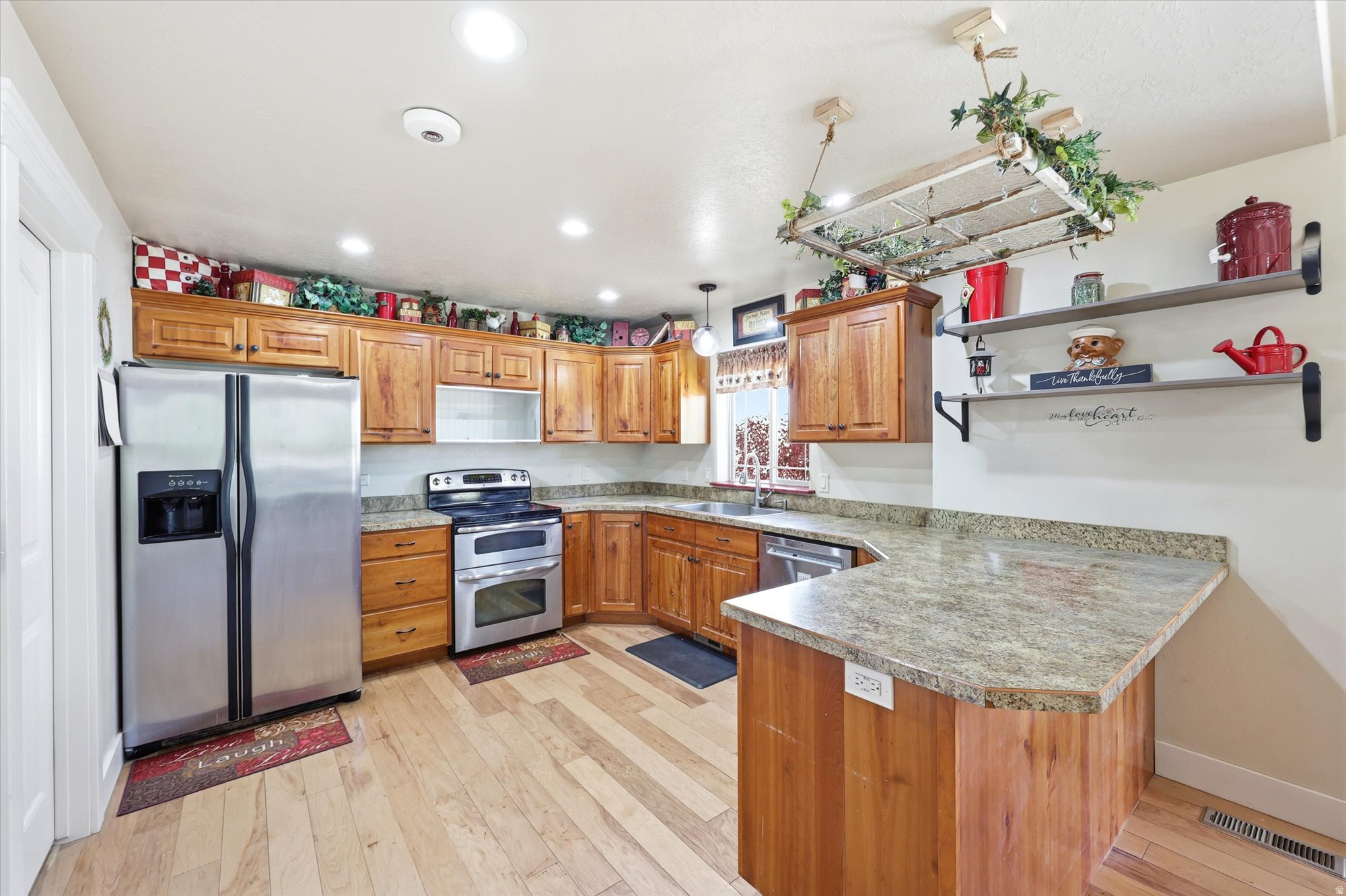 LAKE VIEW ESTATES - Residential