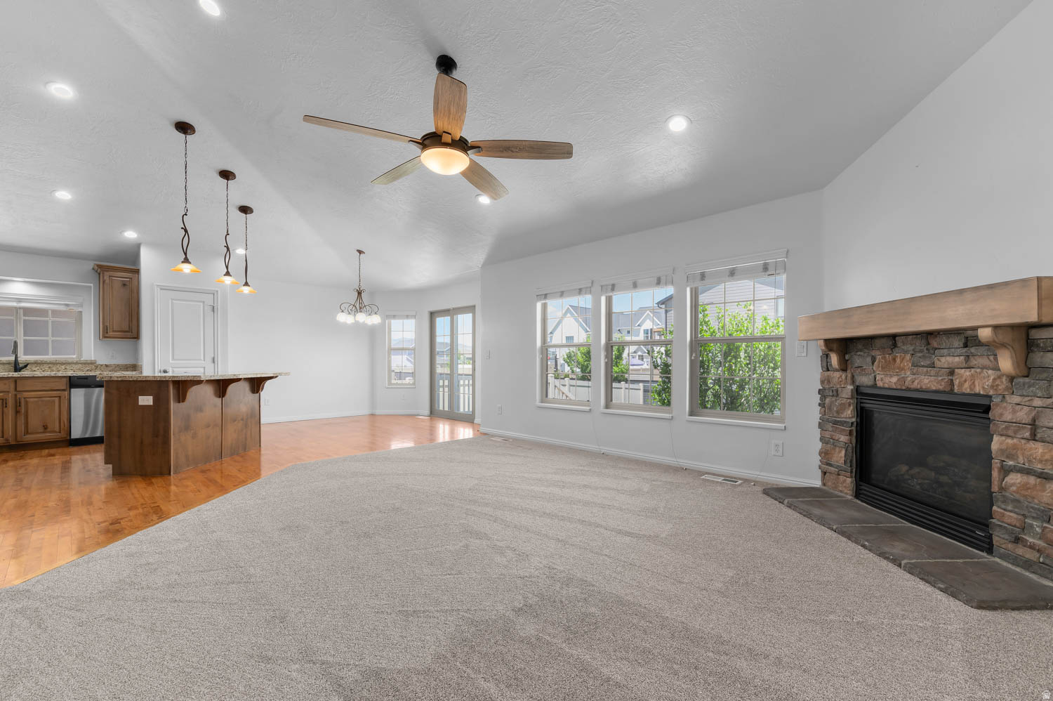 COLONY POINTE - Residential