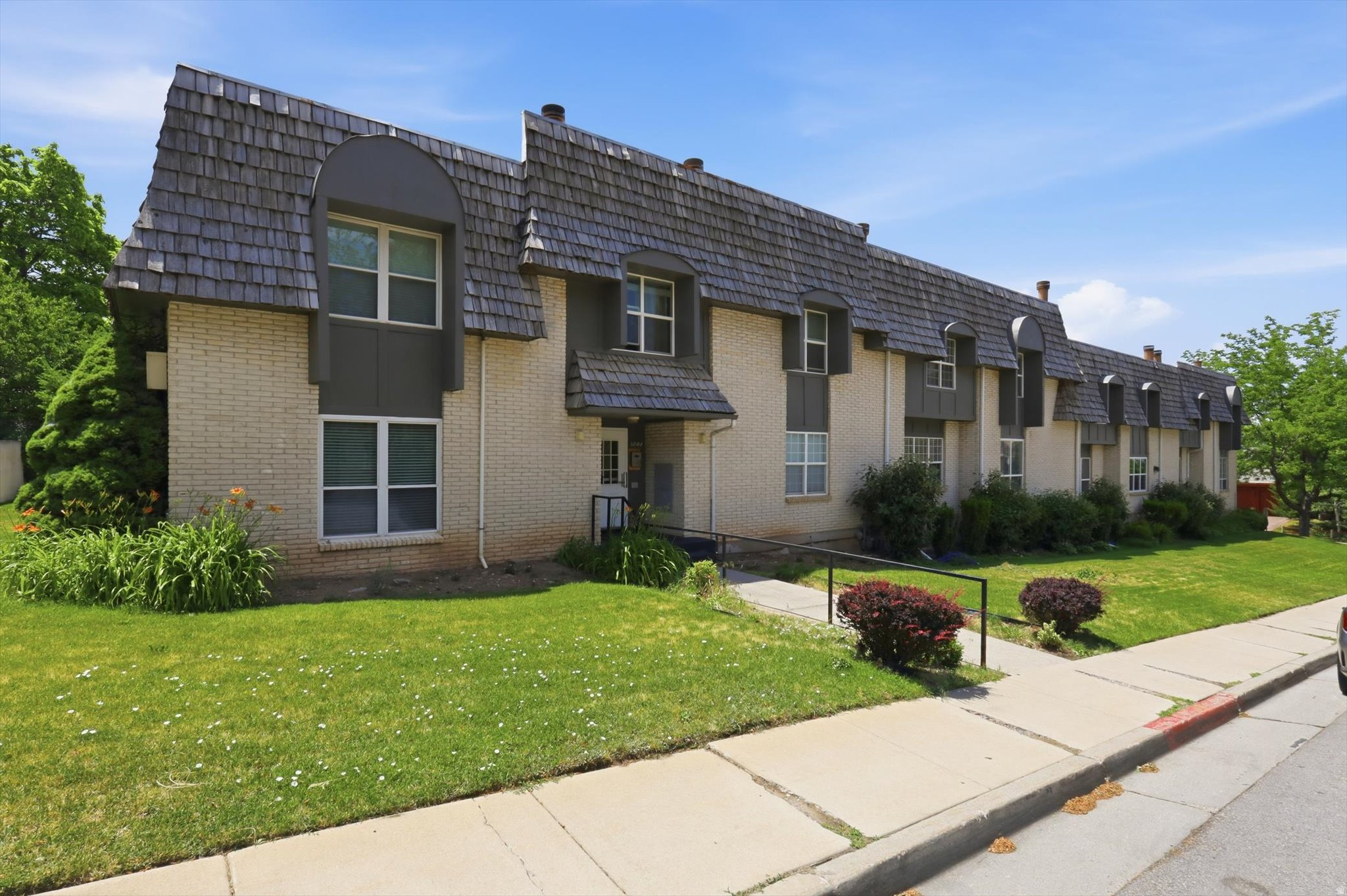 ROYAL OAKS - Residential