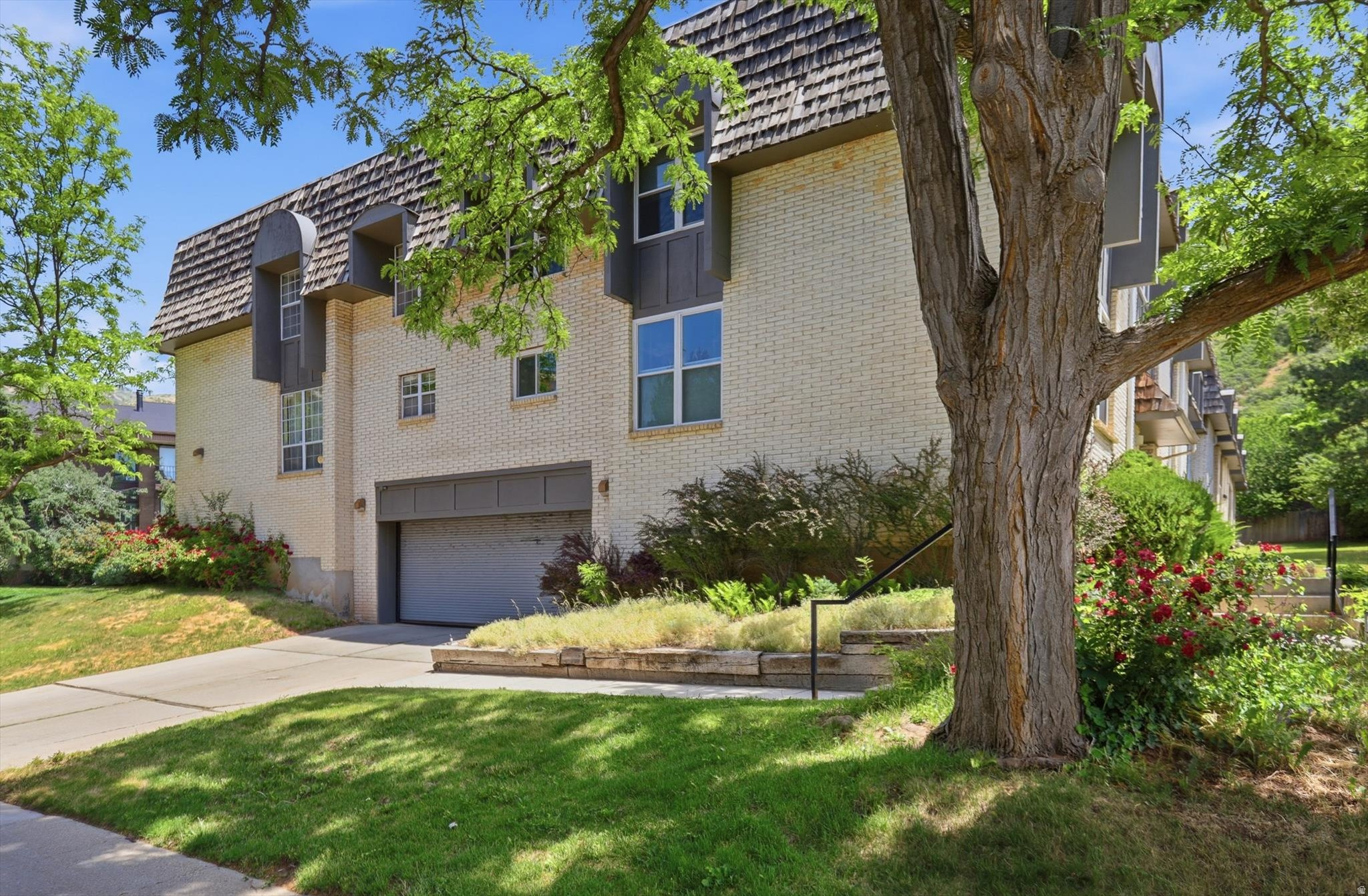 ROYAL OAKS - Residential