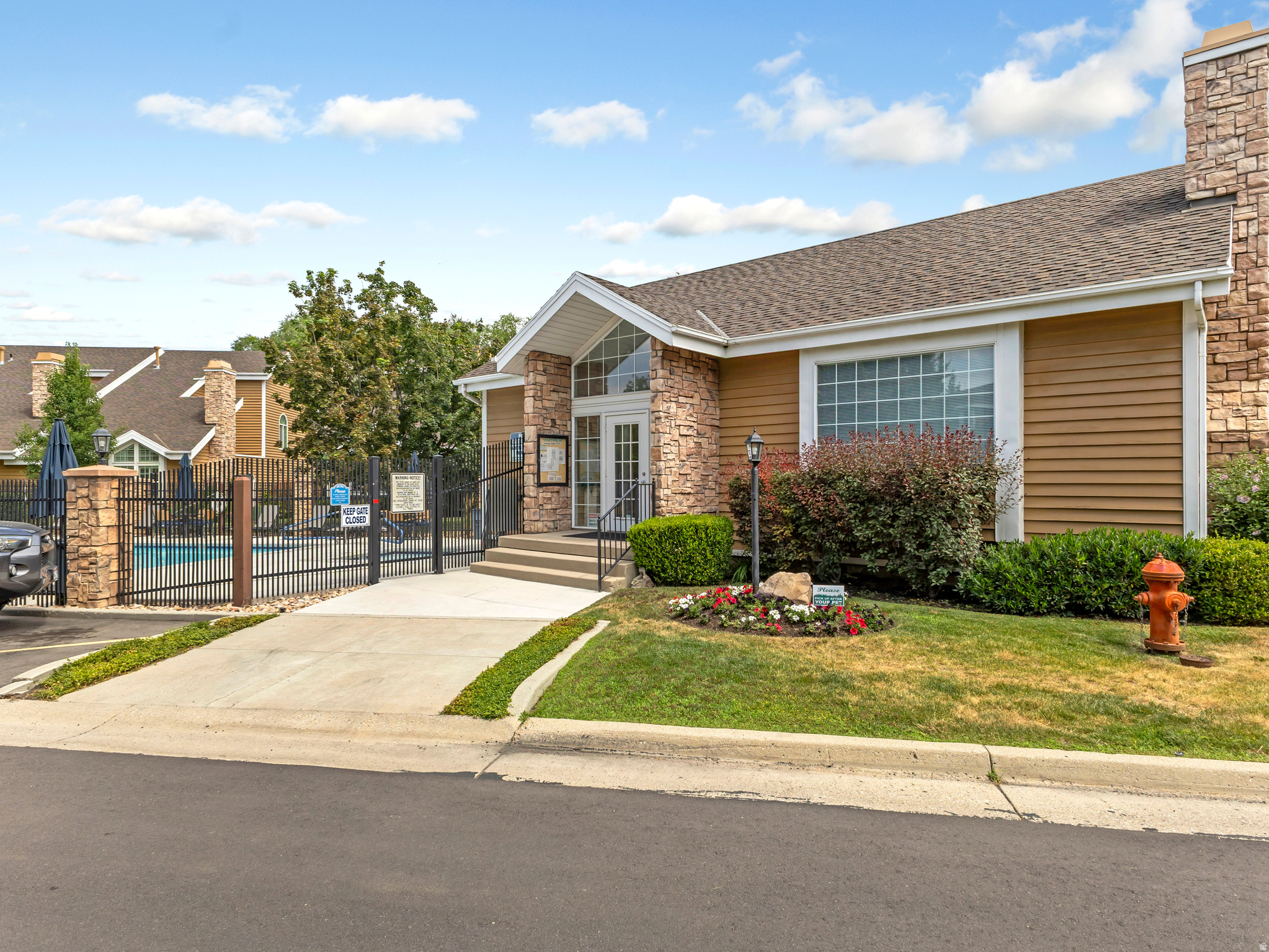 SHADYBROOK CONDM - Residential