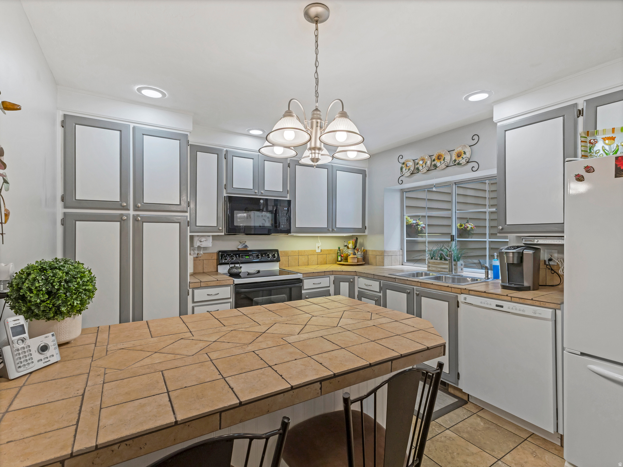 SHADYBROOK CONDM - Residential