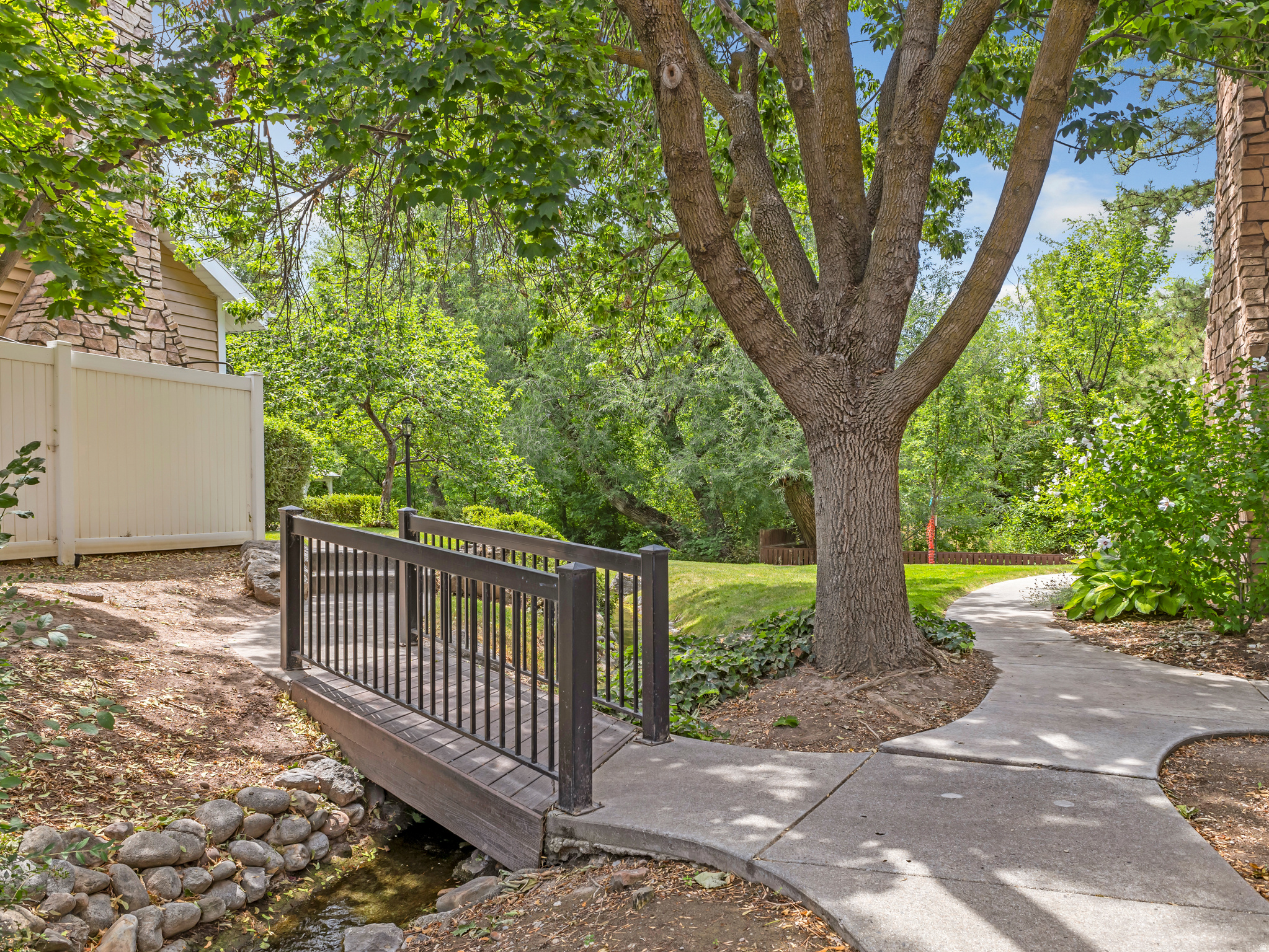 SHADYBROOK CONDM - Residential