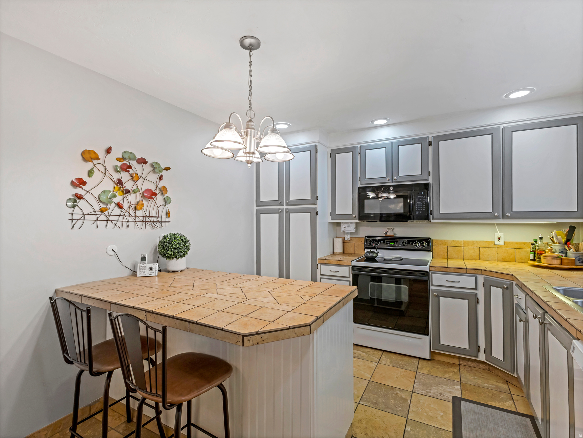SHADYBROOK CONDM - Residential