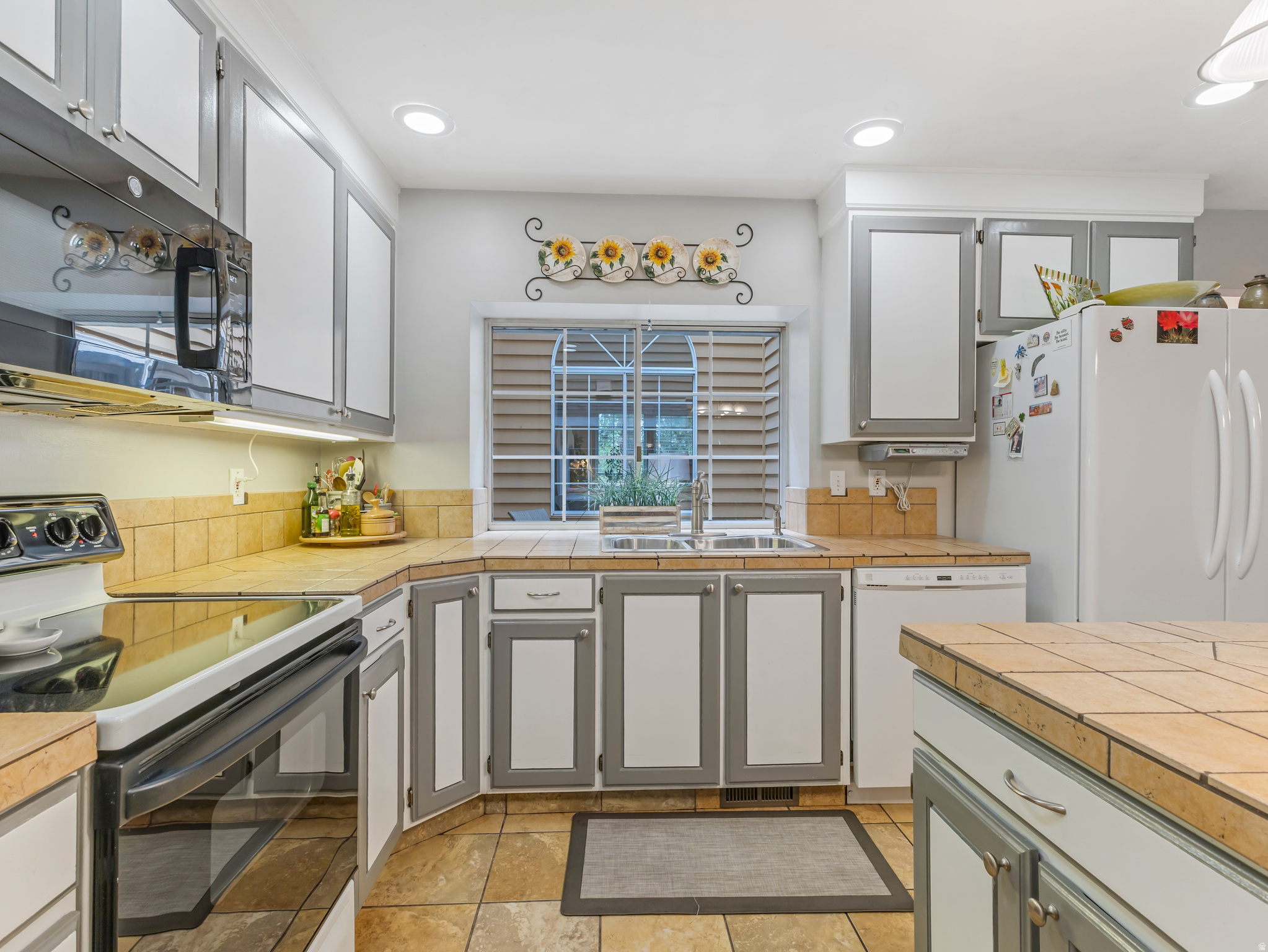 SHADYBROOK CONDM - Residential
