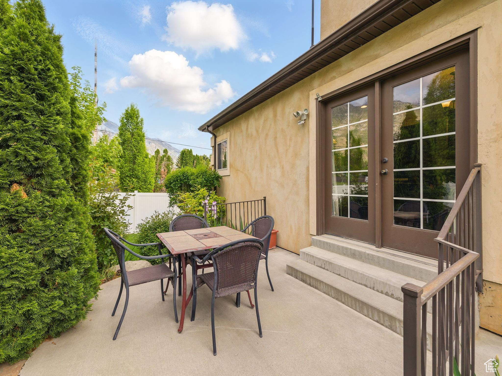 CANYON ROAD - Residential
