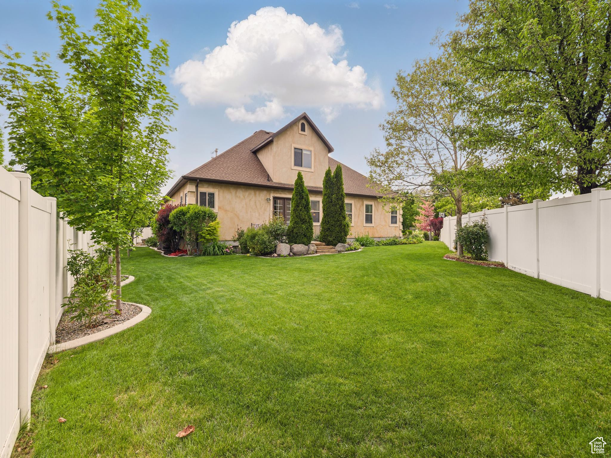 CANYON ROAD - Residential