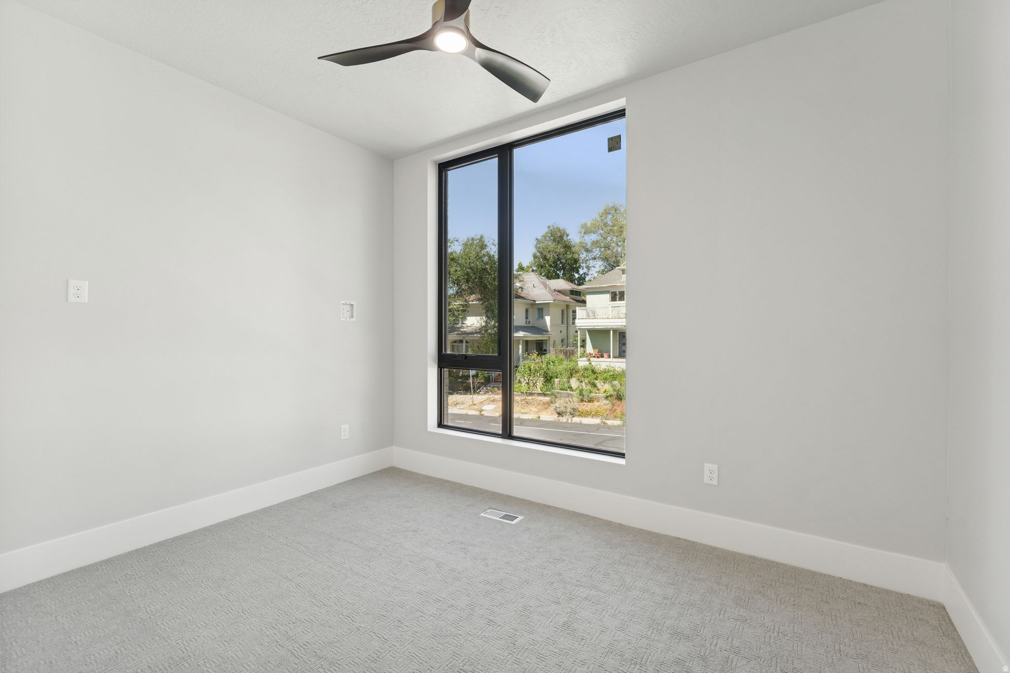 3RD AVENUE TOWNHOMES - Residential