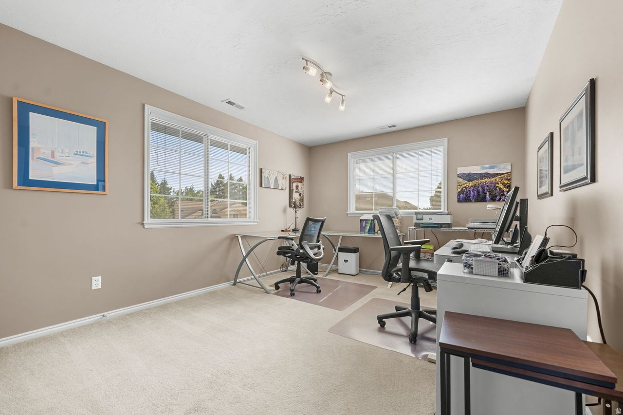MILL HOLLOW - Residential
