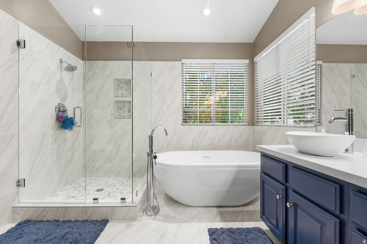 MILL HOLLOW - Residential