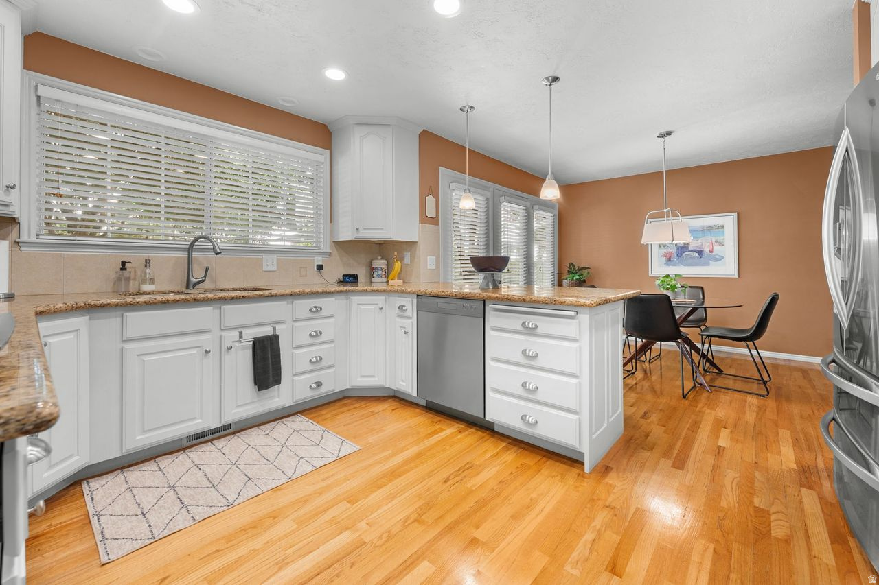 MILL HOLLOW - Residential