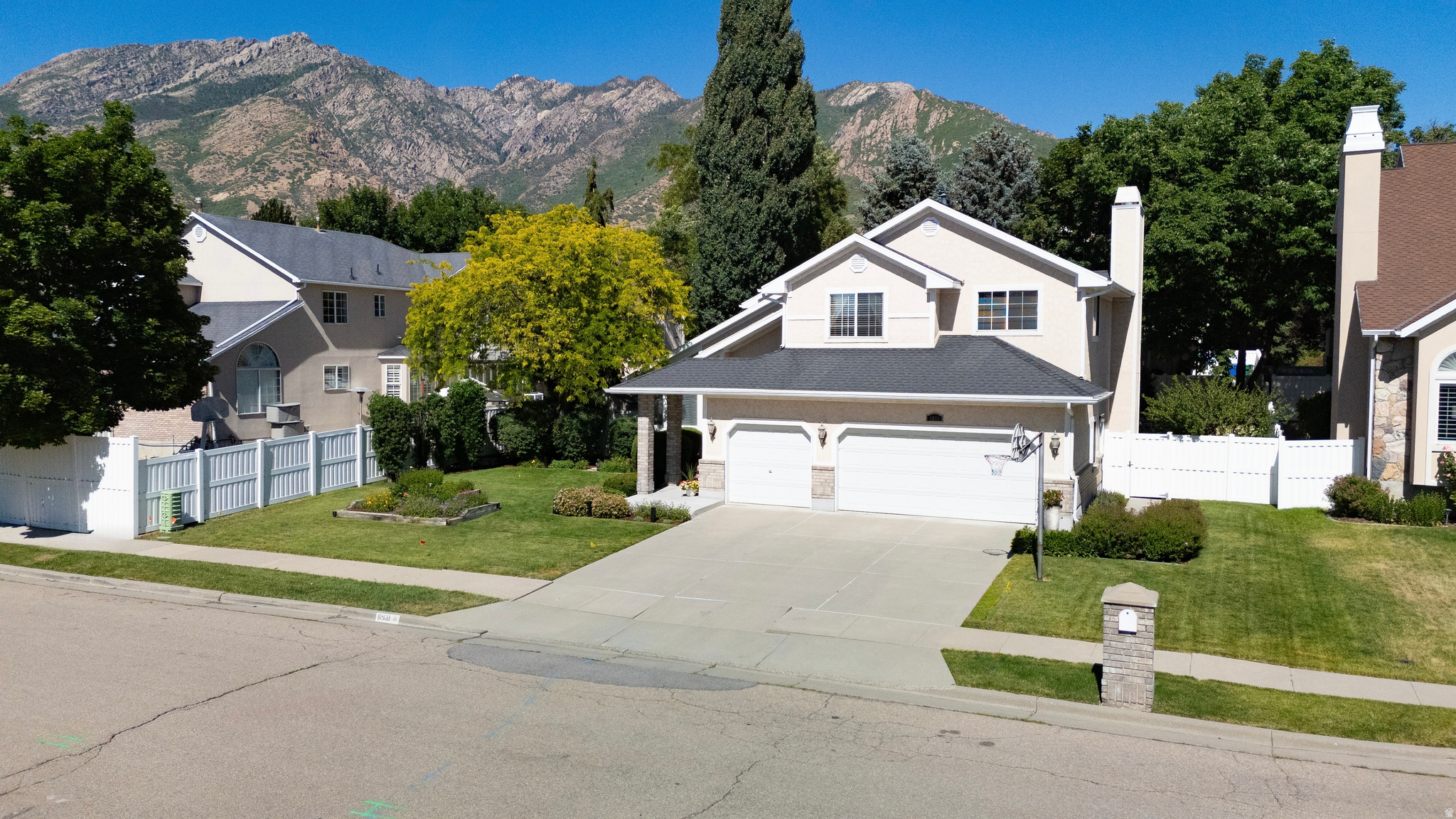 MILL HOLLOW - Residential