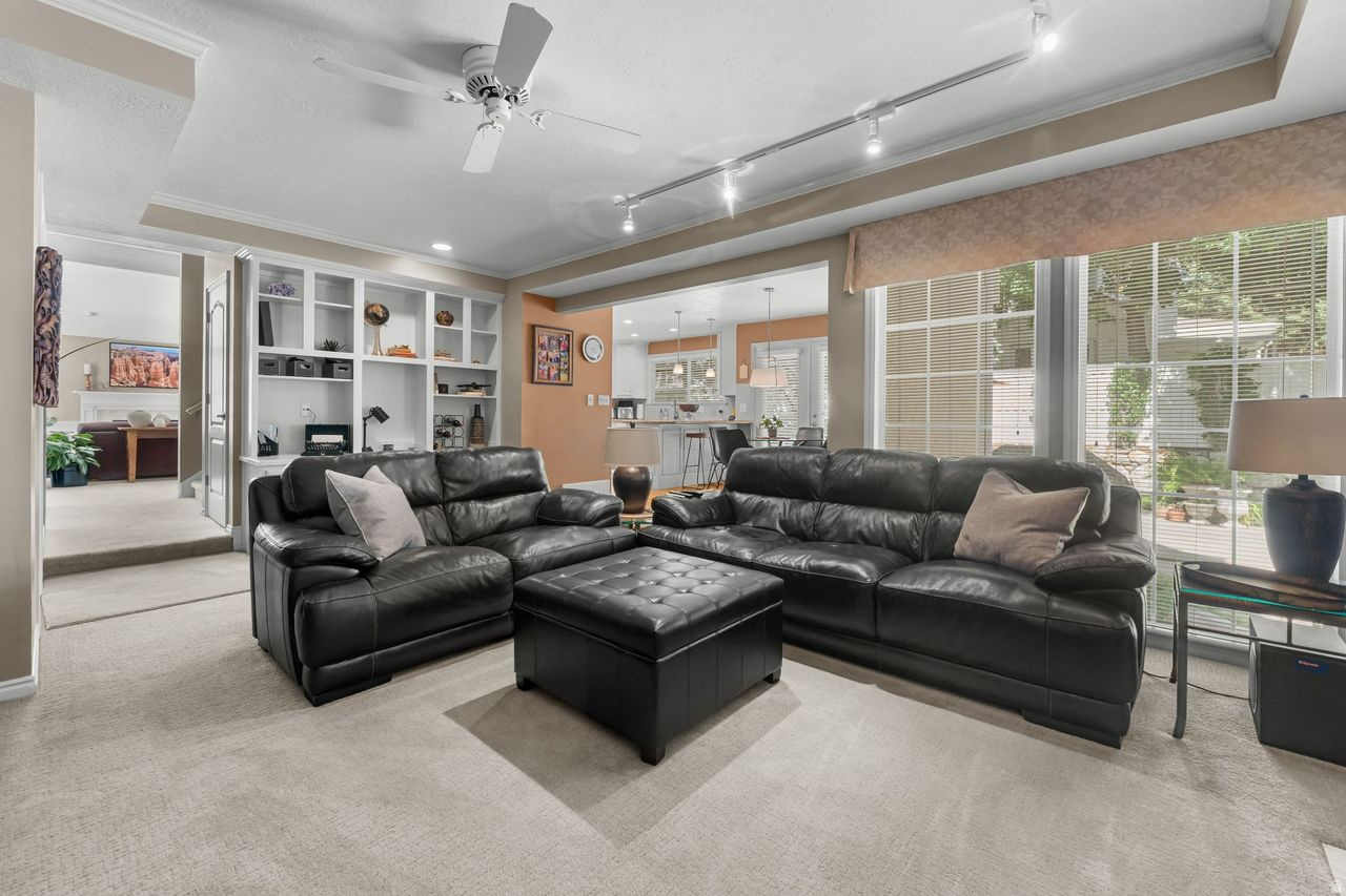 MILL HOLLOW - Residential