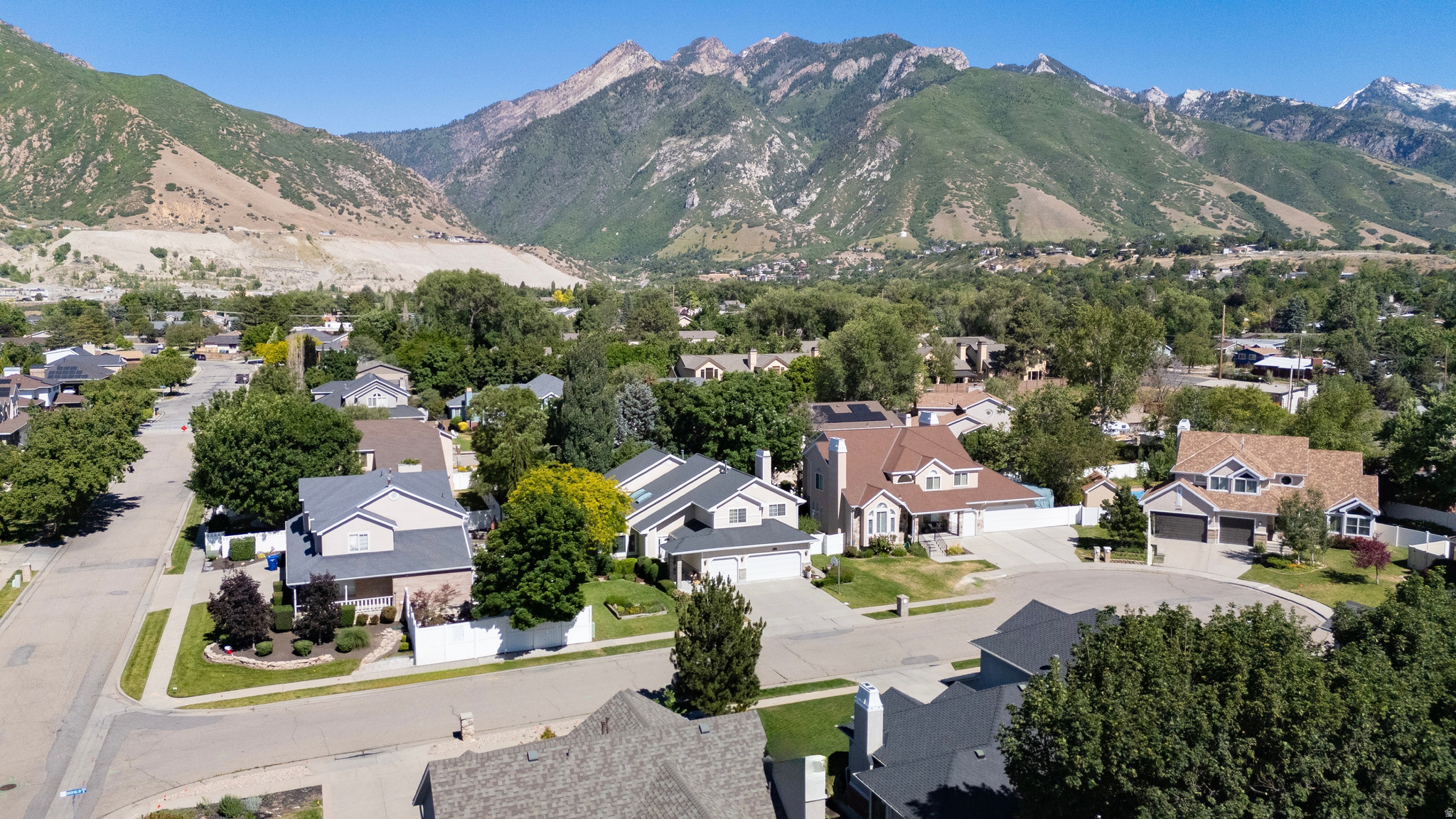 MILL HOLLOW - Residential