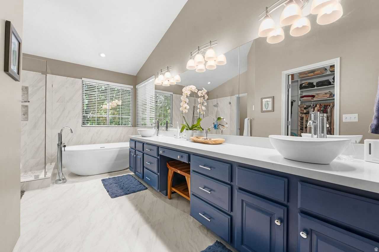 MILL HOLLOW - Residential