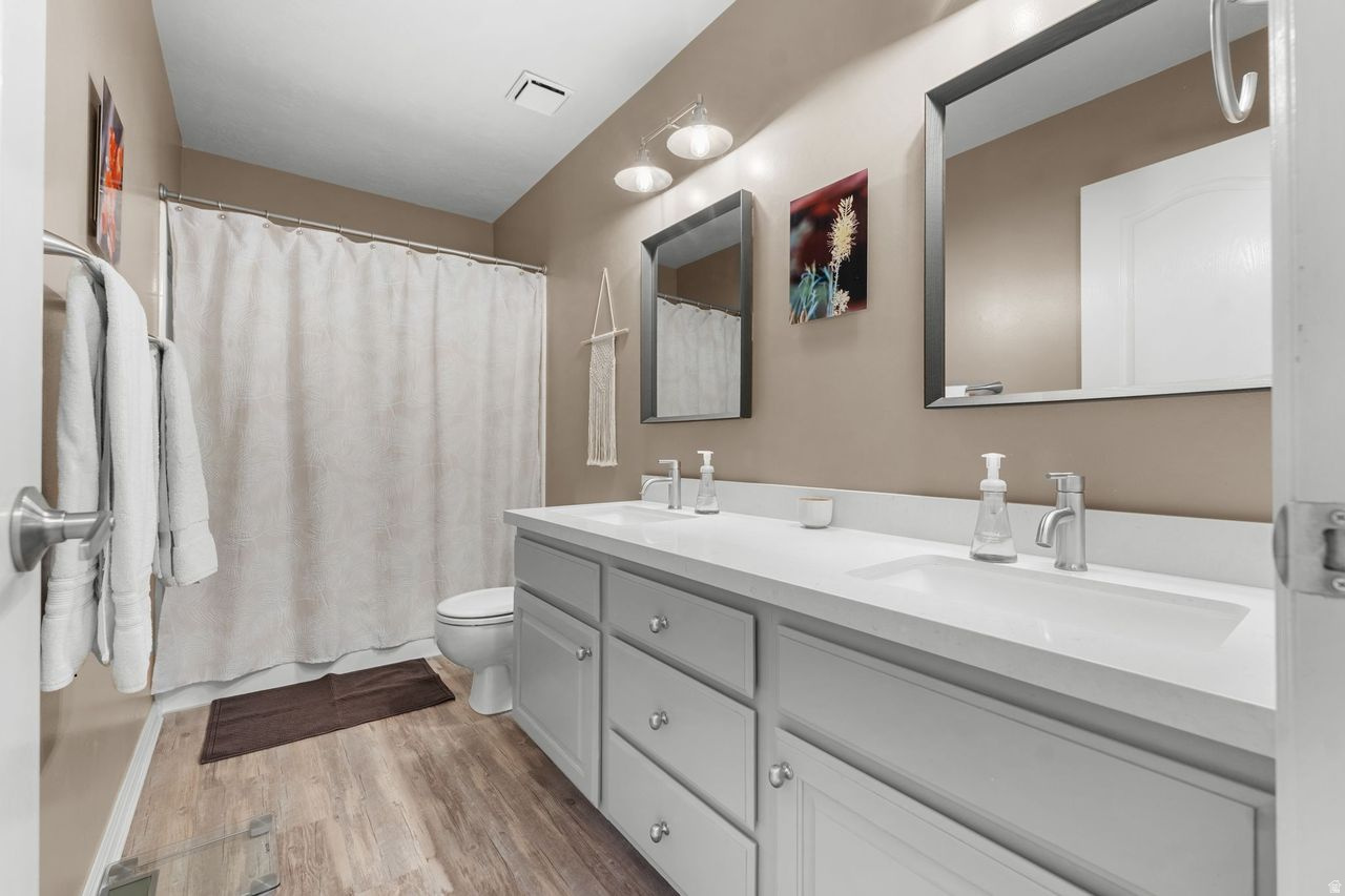 MILL HOLLOW - Residential