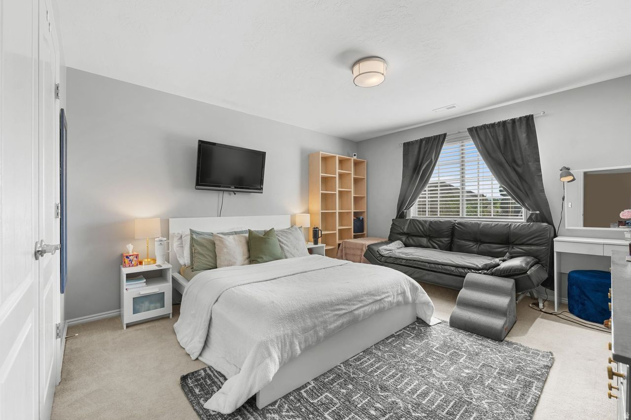 MILL HOLLOW - Residential