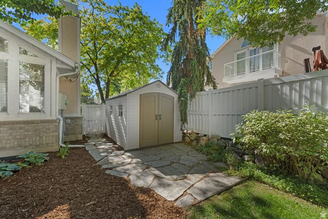 MILL HOLLOW - Residential