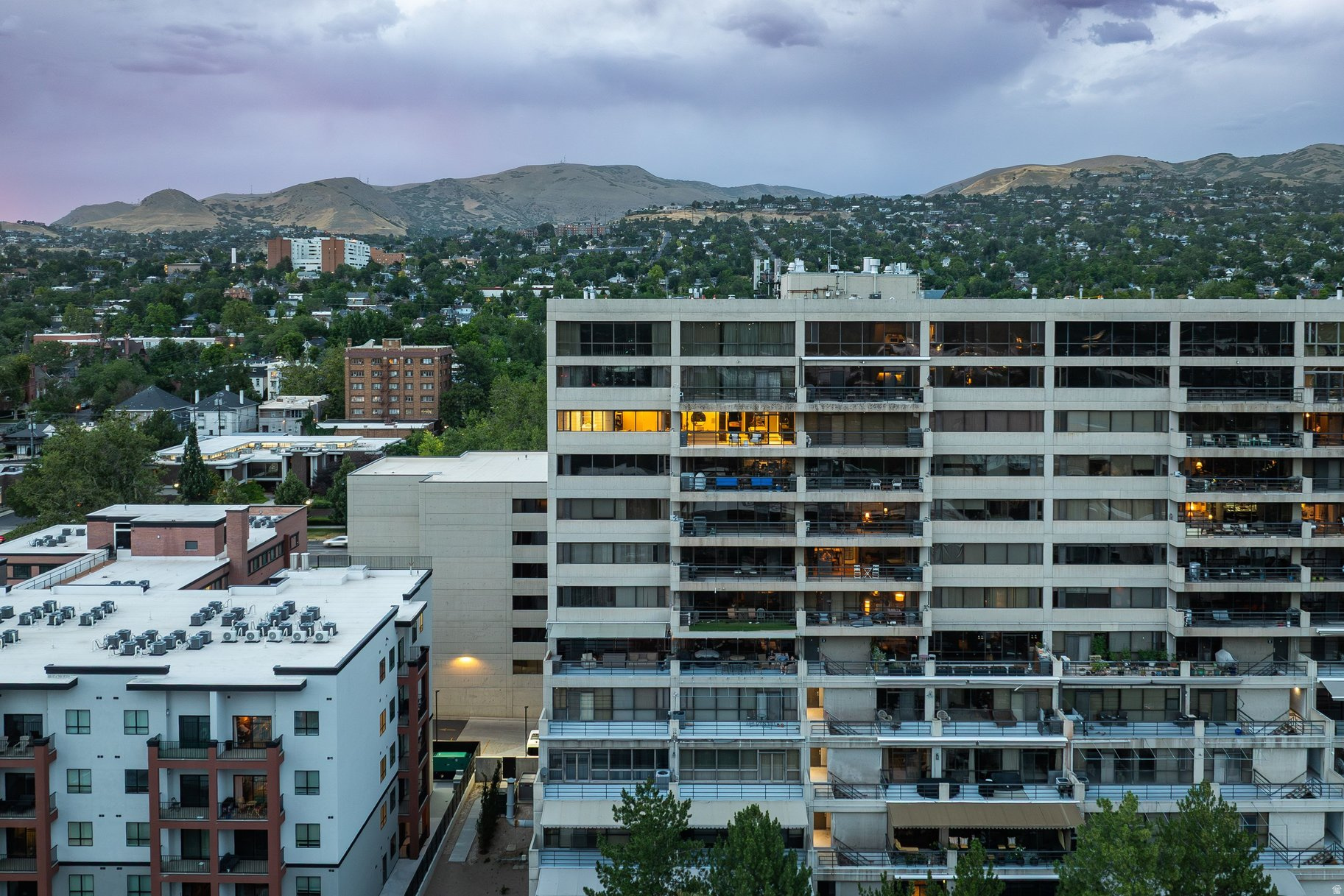 GOVERNORS PLAZA - Residential