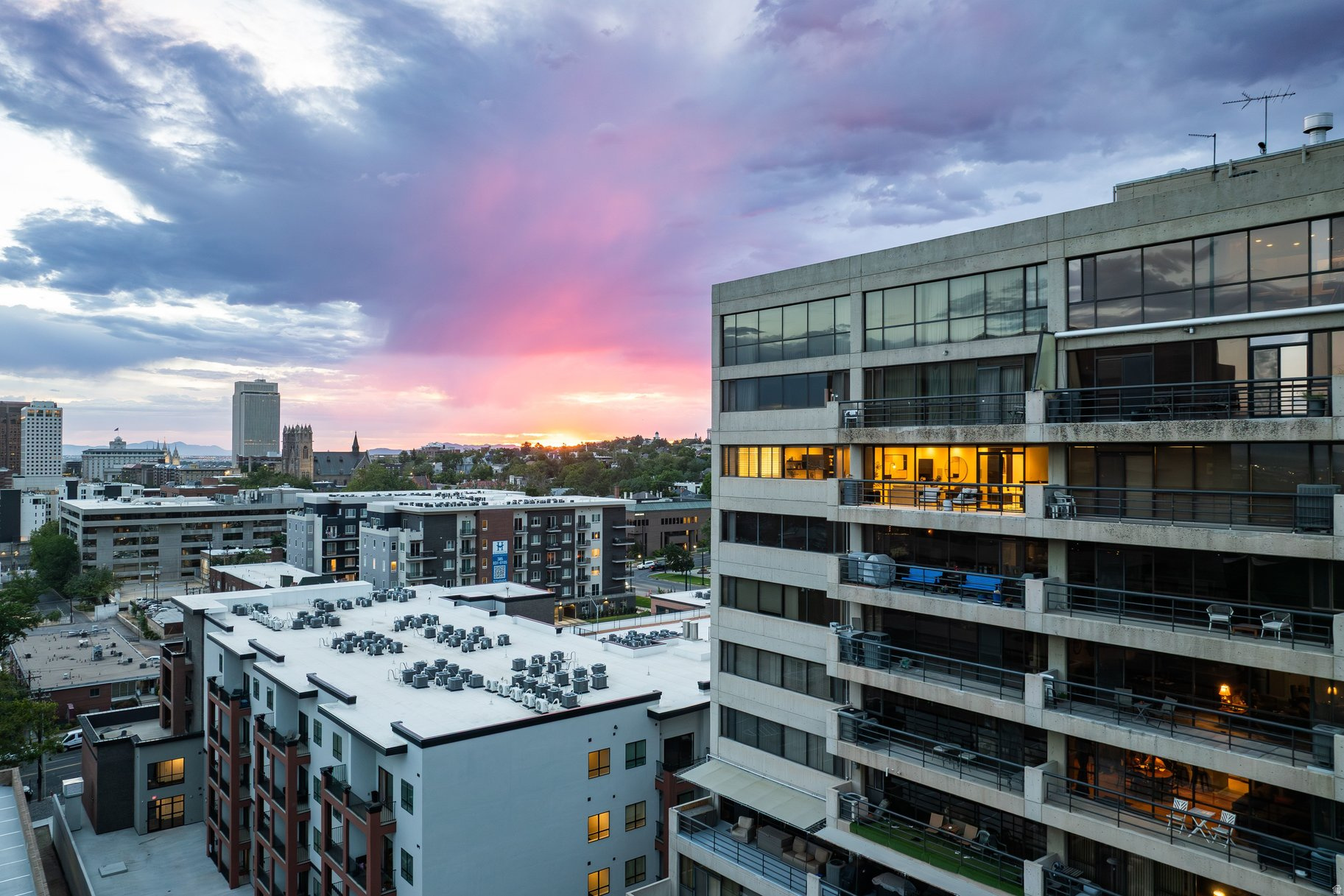GOVERNORS PLAZA - Residential