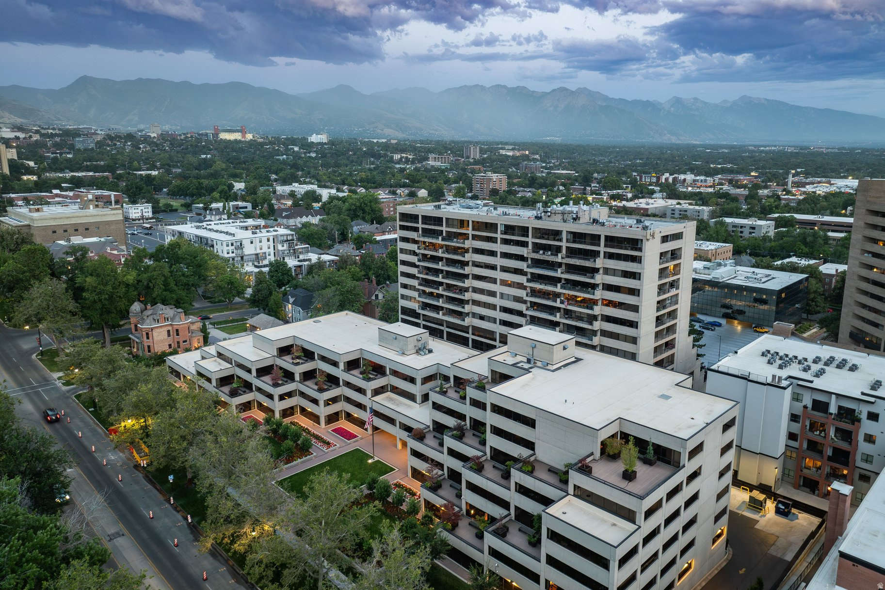 GOVERNORS PLAZA - Residential
